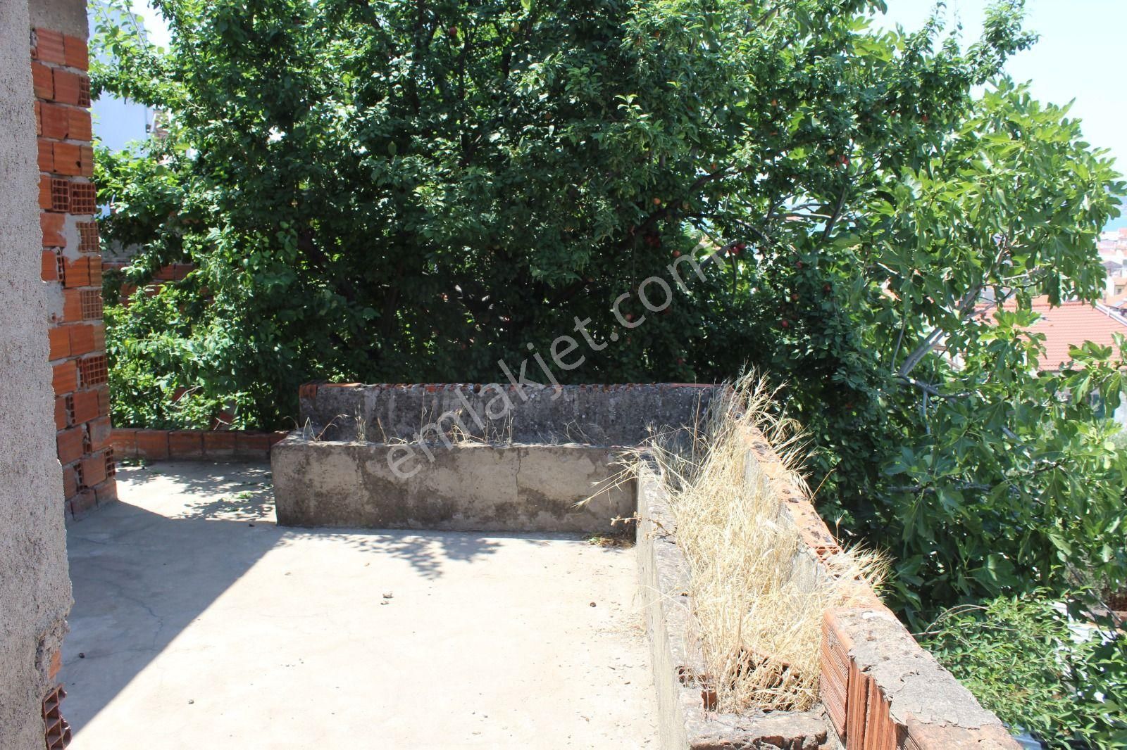 Ayvalık Merkez'de Deniz Manzaralı Bahçeli 2 Katlı Müstakil Kagir Ev - Görsel 30