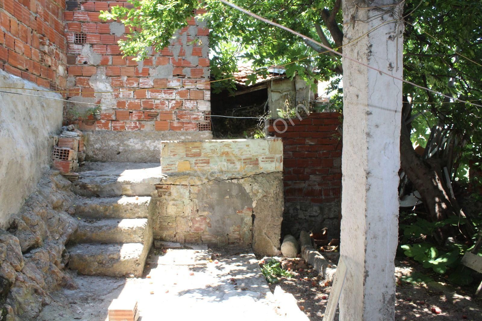 Ayvalık Merkez'de Deniz Manzaralı Bahçeli 2 Katlı Müstakil Kagir Ev - Görsel 19