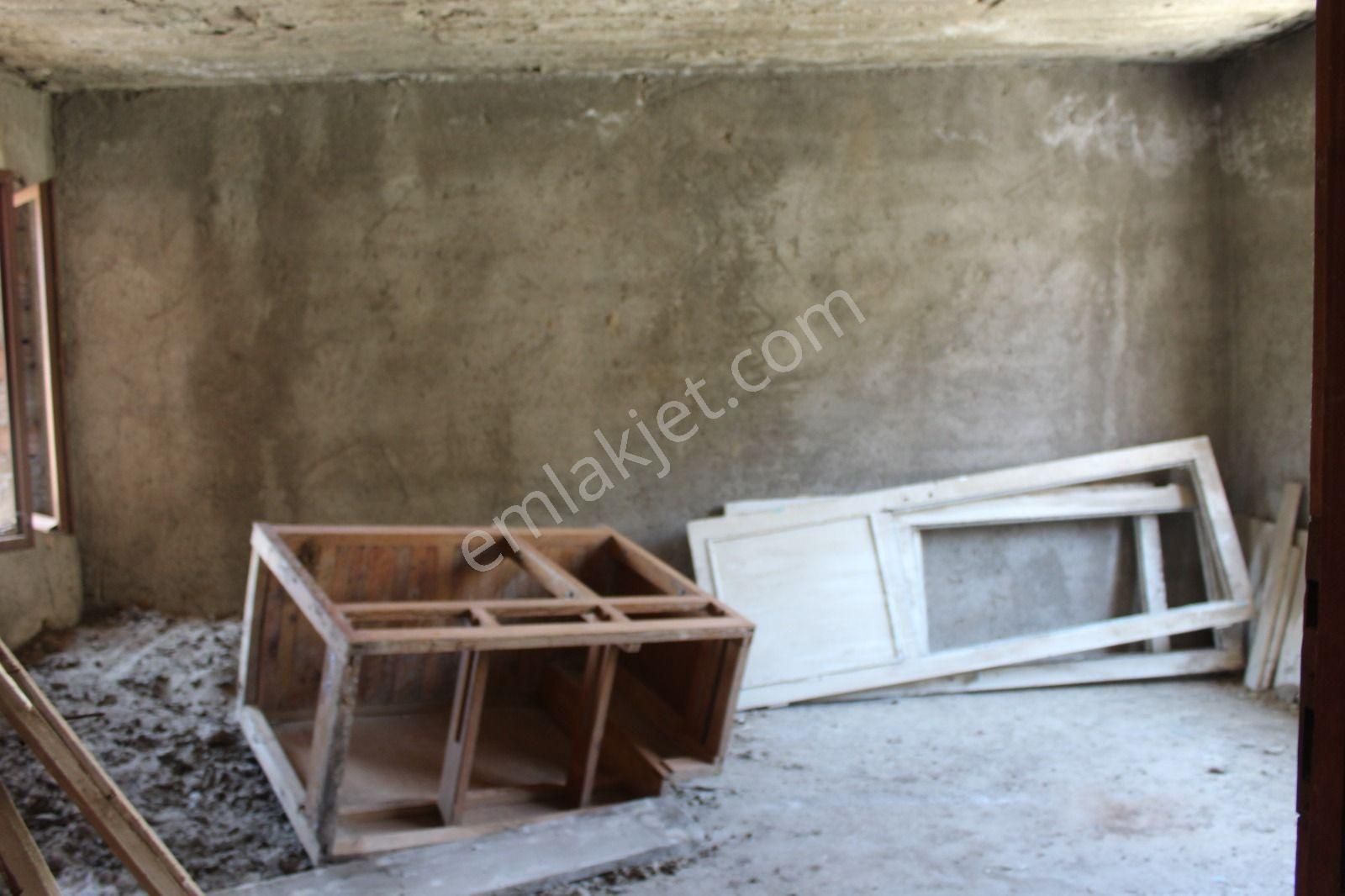 Ayvalık Merkez'de Deniz Manzaralı Bahçeli 2 Katlı Müstakil Kagir Ev - Görsel 28