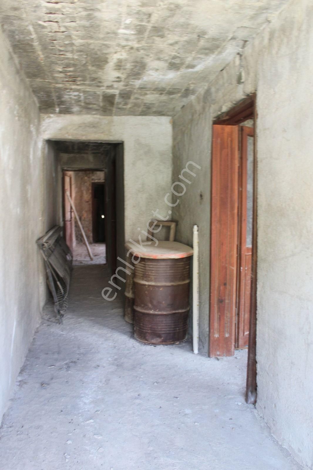 Ayvalık Merkez'de Deniz Manzaralı Bahçeli 2 Katlı Müstakil Kagir Ev - Görsel 23