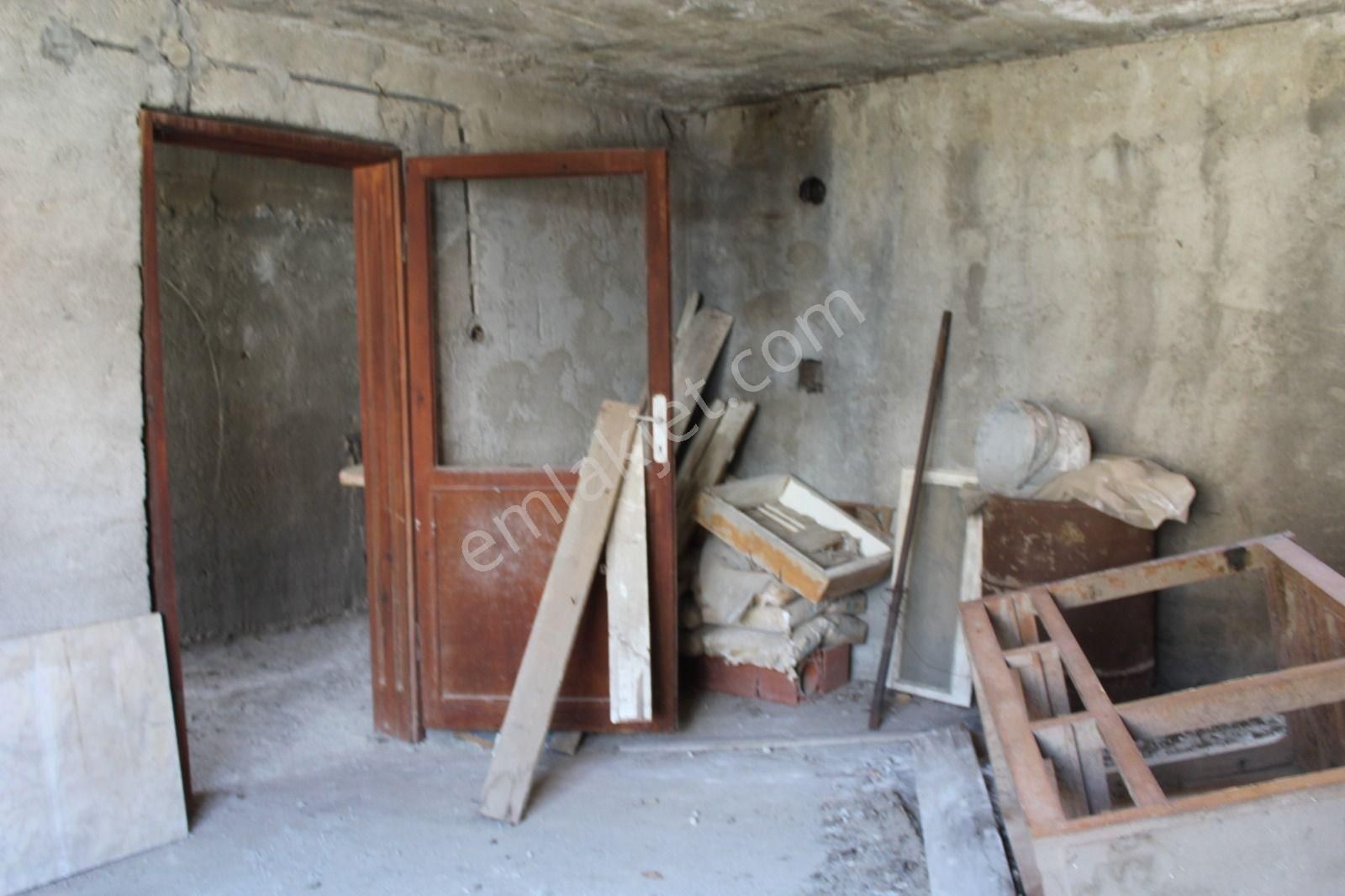 Ayvalık Merkez'de Deniz Manzaralı Bahçeli 2 Katlı Müstakil Kagir Ev - Görsel 27