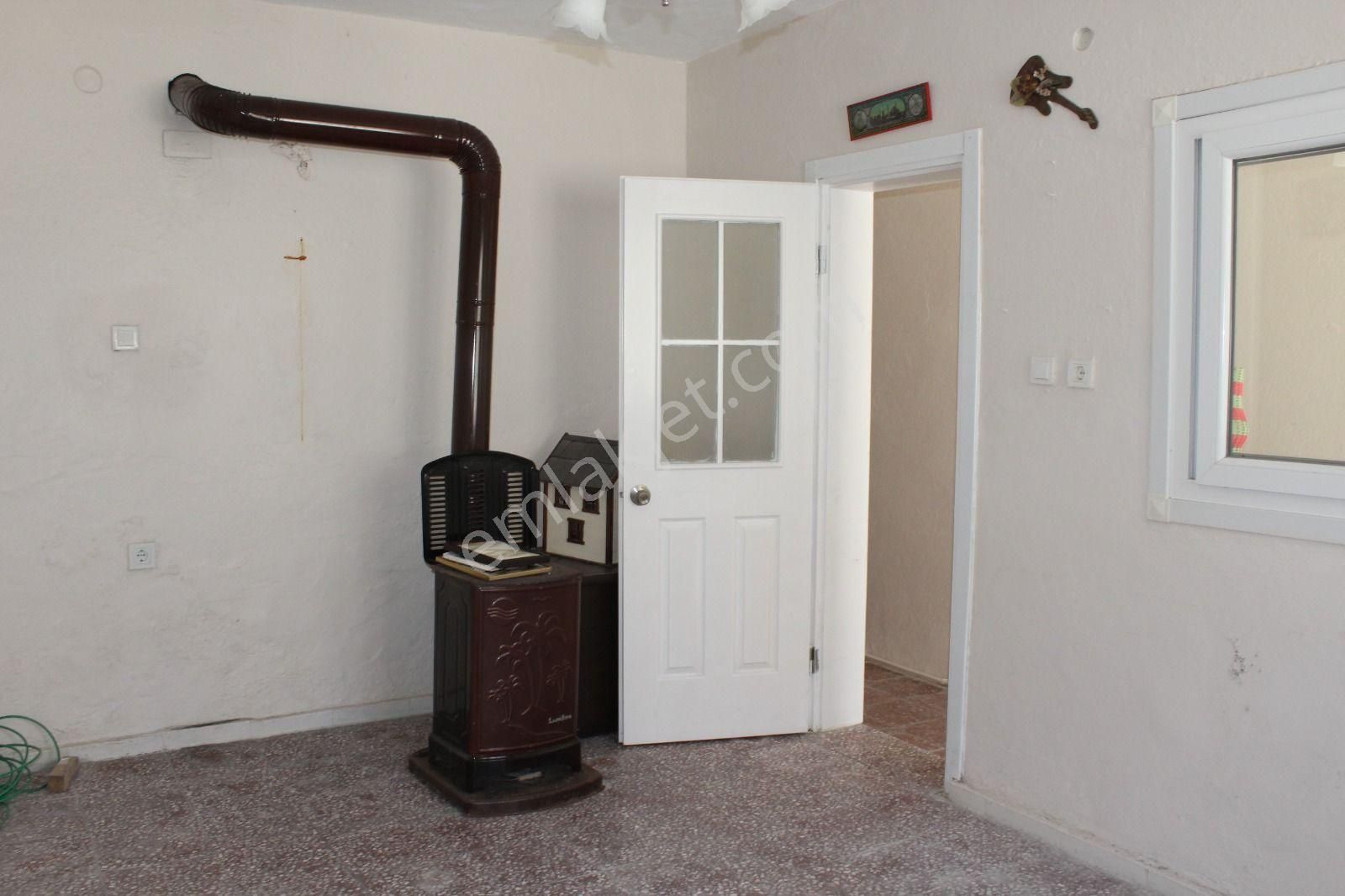 Ayvalık Merkez'de Deniz Manzaralı Bahçeli 2 Katlı Müstakil Kagir Ev - Görsel 7