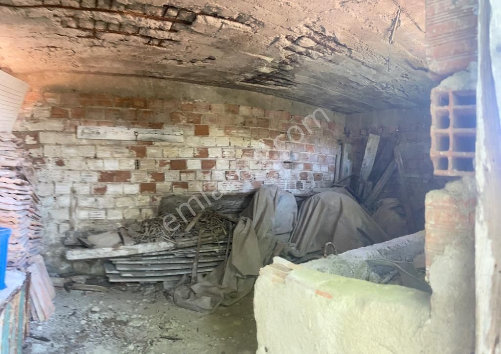 Ayvalık Merkez'de Deniz Manzaralı Bahçeli 2 Katlı Müstakil Kagir Ev - Görsel 21