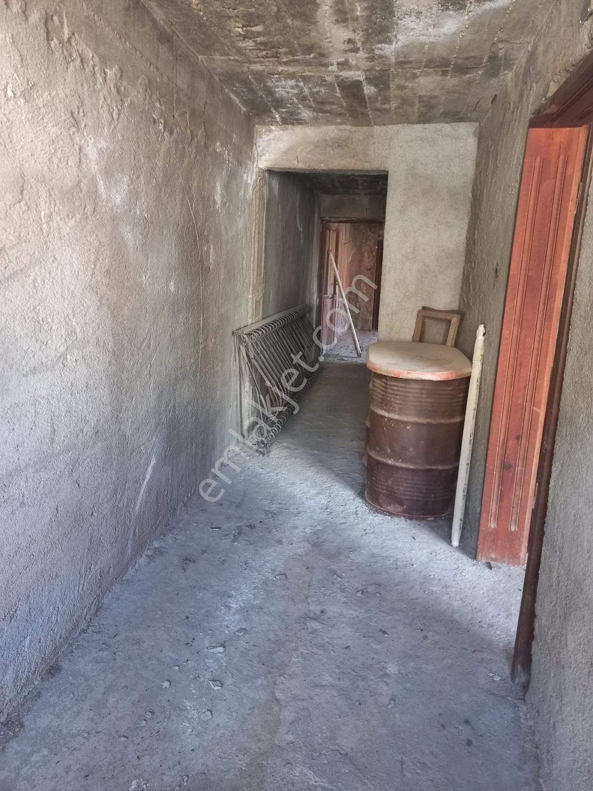 Ayvalık Merkez'de Deniz Manzaralı Bahçeli 2 Katlı Müstakil Kagir Ev - Görsel 32