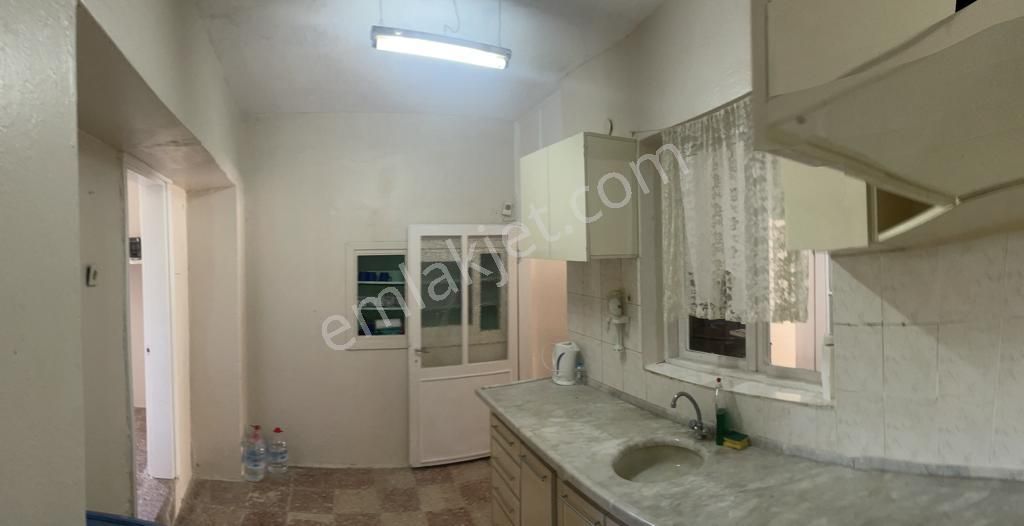 Ayvalık Merkez'de Deniz Manzaralı Bahçeli 2 Katlı Müstakil Kagir Ev - Görsel 14