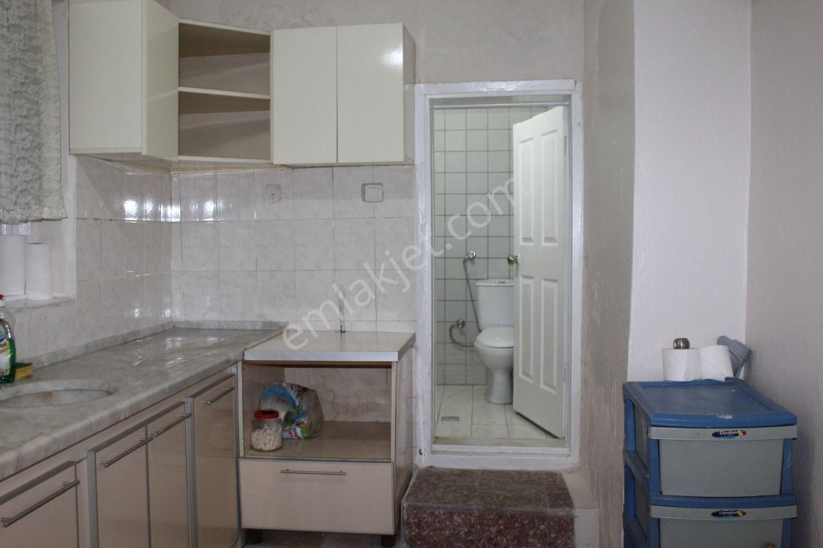 Ayvalık Merkez'de Deniz Manzaralı Bahçeli 2 Katlı Müstakil Kagir Ev - Görsel 13