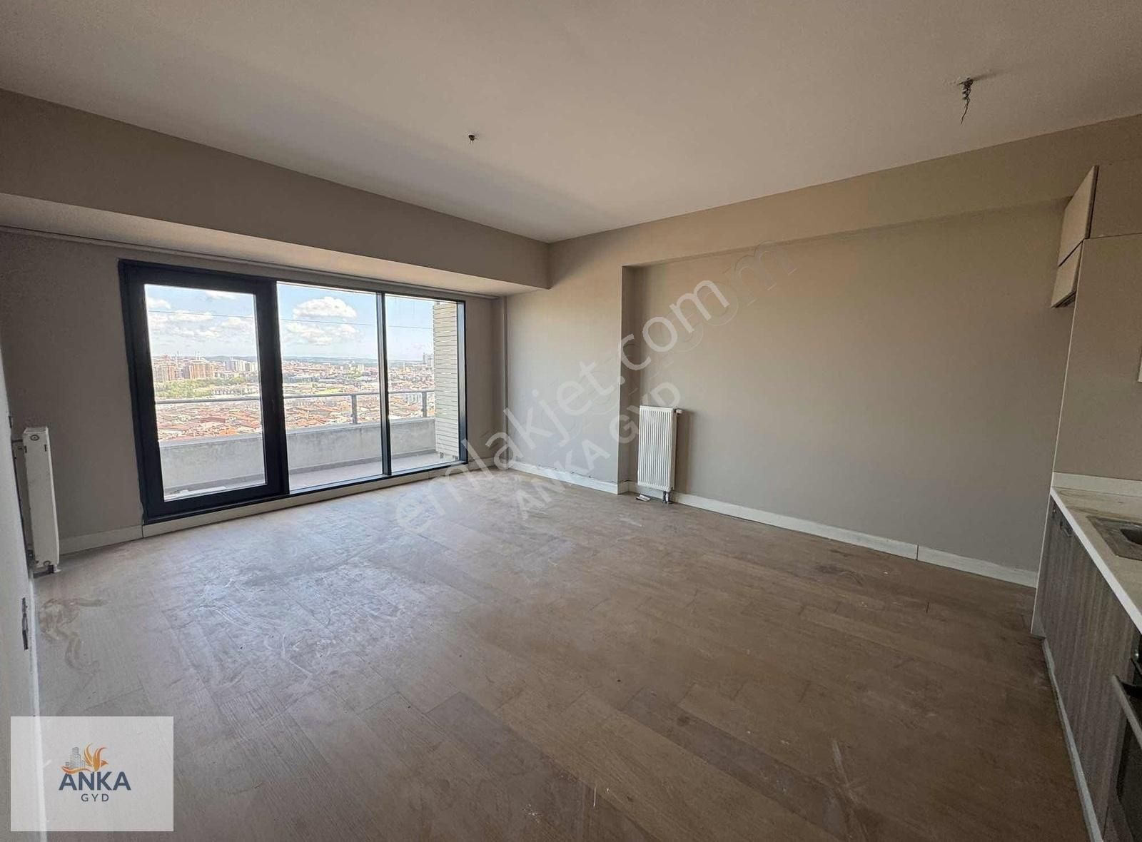 Viaport Venezia'da Şhr Mnz Kare Salon Boş Satılık 1+1 Daire