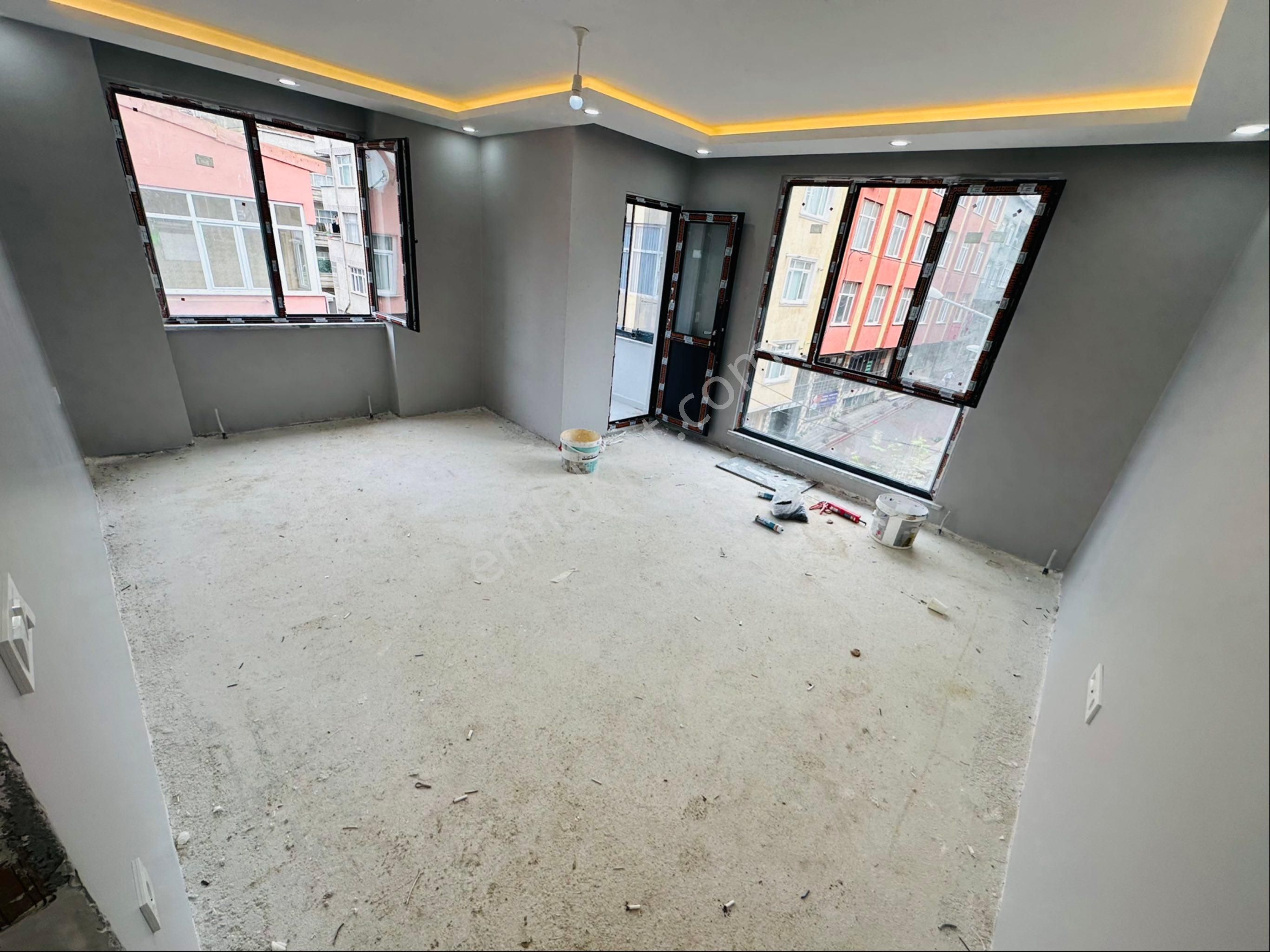 İsmetpaşa Mah'de Caddeye Yakın 3+1 130m2 Sıfır Köşe Başı Ara Kat Ddaire - Görsel 5