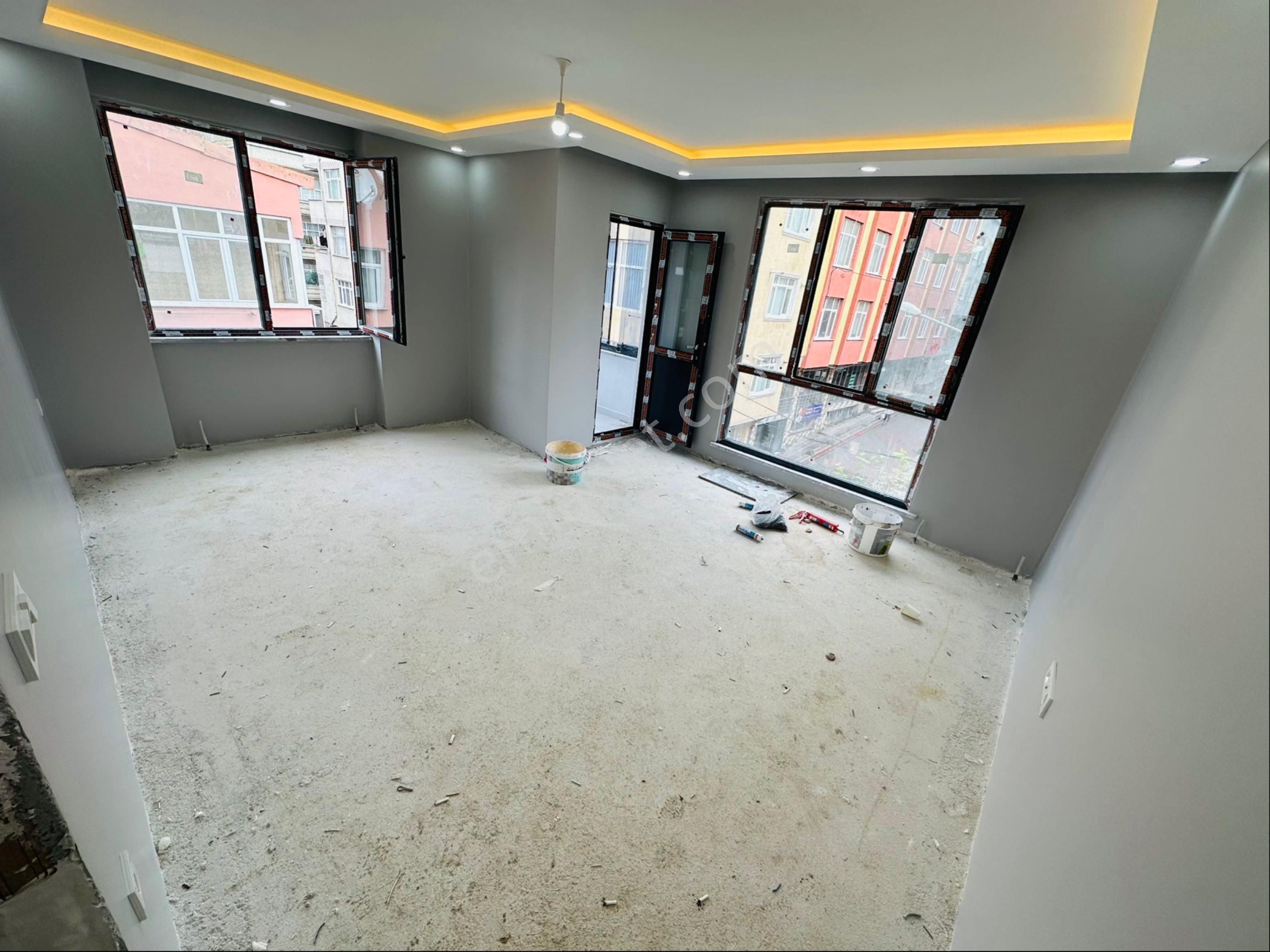 İsmetpaşa Mah'de Caddeye Yakın 3+1 130m2 Sıfır Köşe Başı Ara Kat Ddaire - Görsel 2