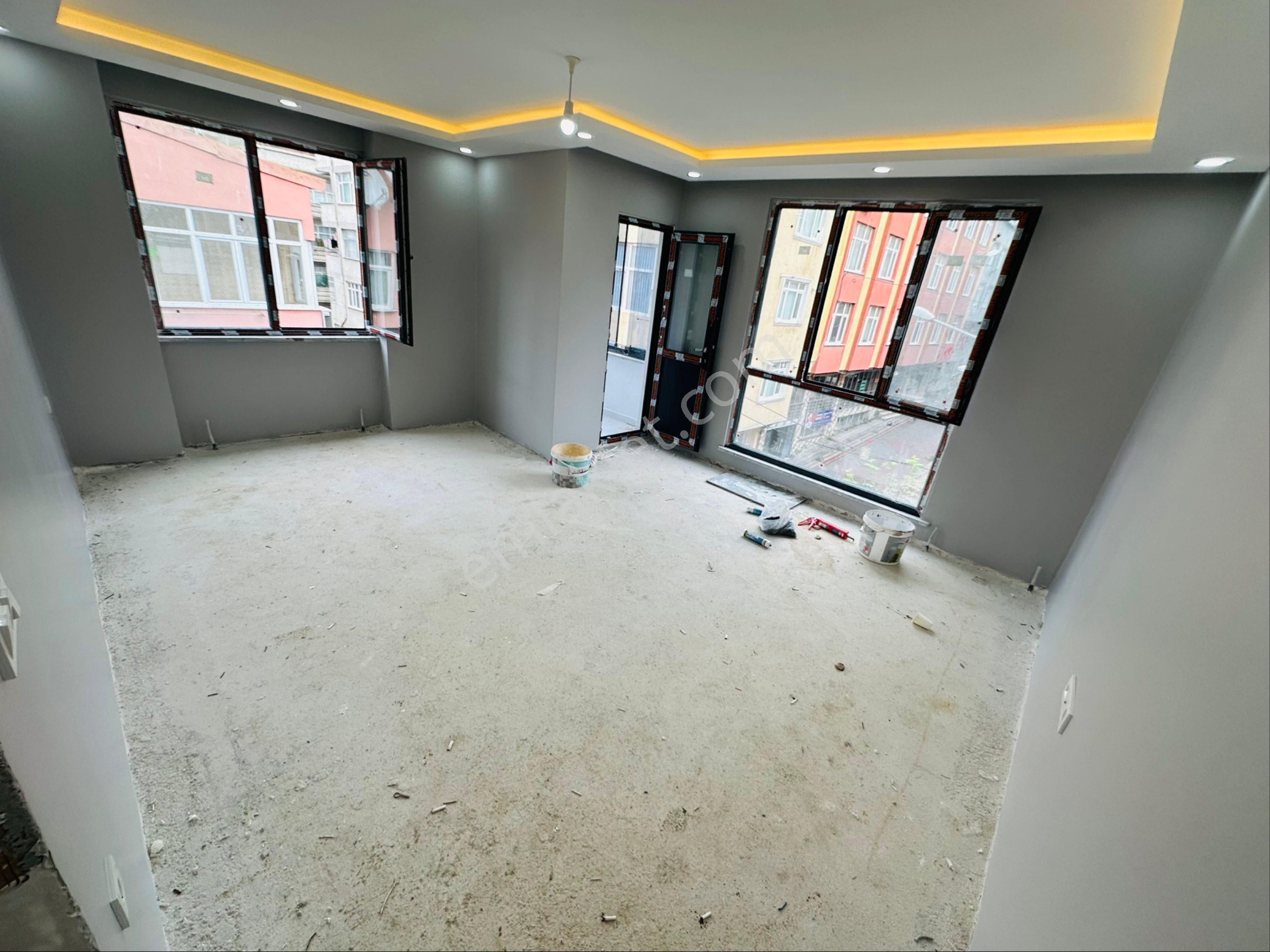 İsmetpaşa Mah'de Caddeye Yakın 3+1 130m2 Sıfır Köşe Başı Ara Kat Ddaire - Görsel 3