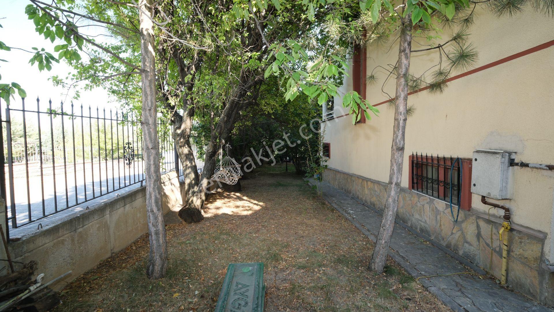 Gölbaşı Gökkuşağı Sitesinde Satılık Triplex Köşe Villa - Görsel 5