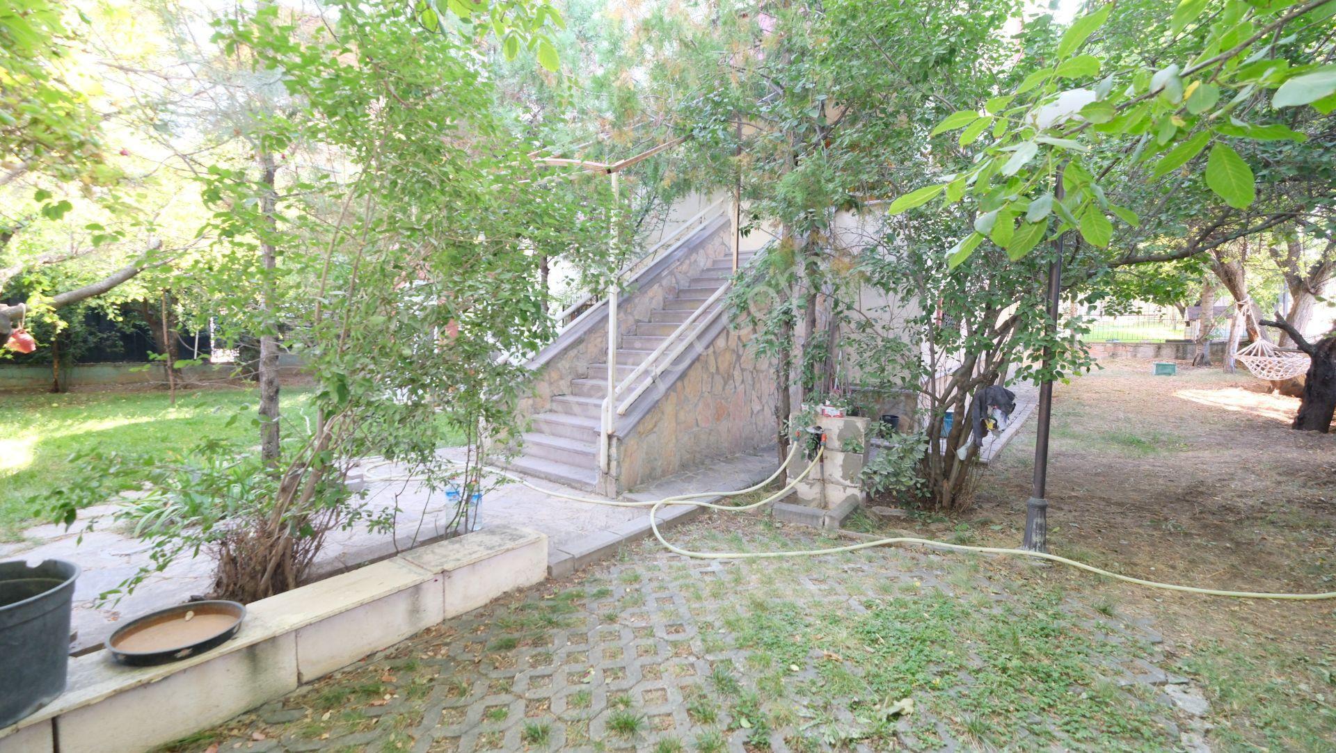 Gölbaşı Gökkuşağı Sitesinde Satılık Triplex Köşe Villa - Görsel 3