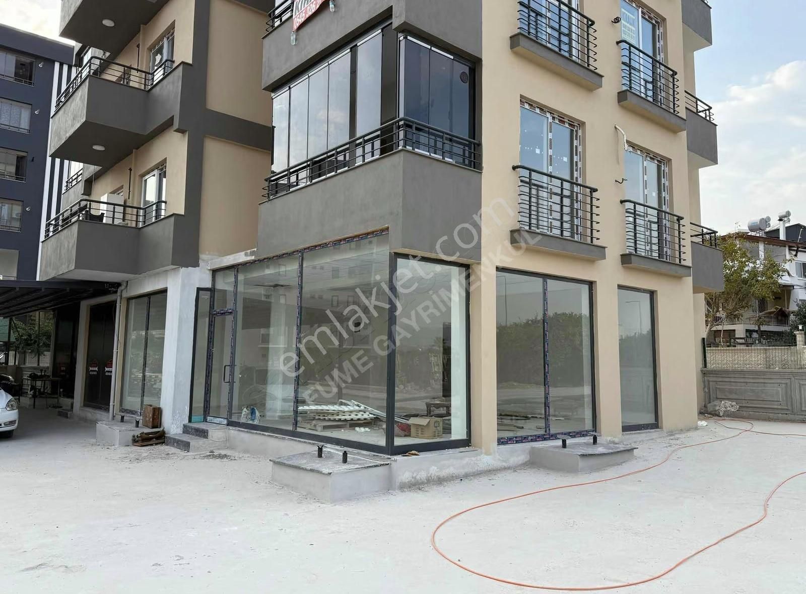 Fume'den Kuyuluk'ta Köşebaşı Dükkan