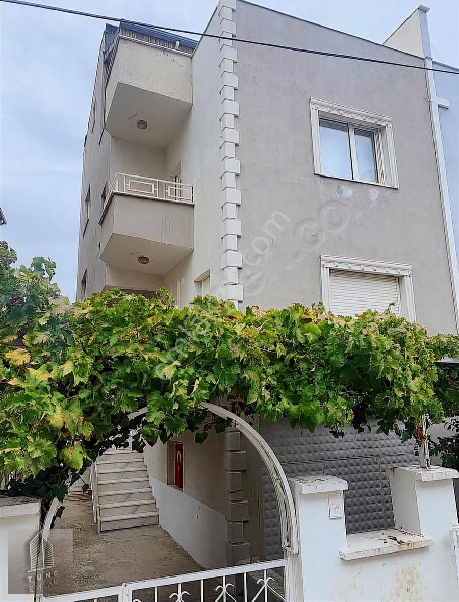 Yürüyüş Yolunda Kiralık Bahçeli 250m2 Villa