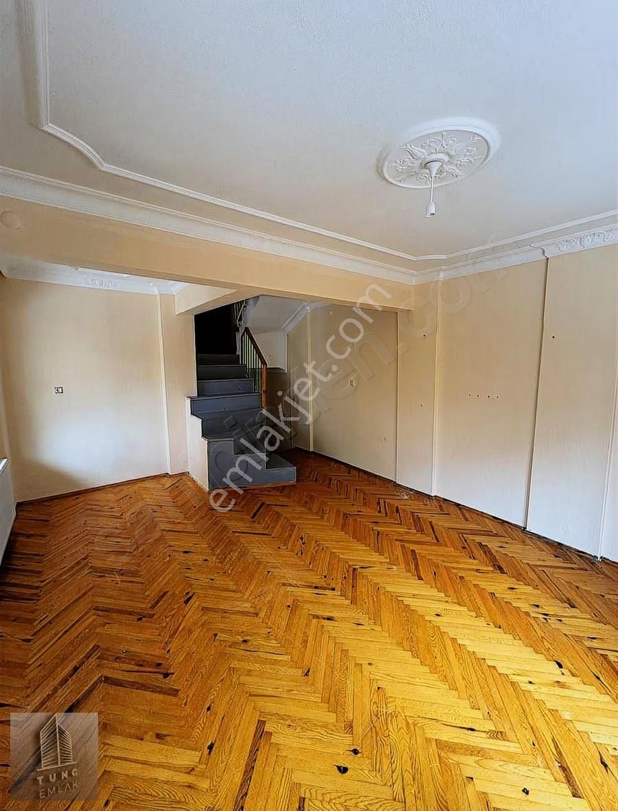 Yürüyüş Yolunda Kiralık Bahçeli 250m2 Villa - Görsel 13