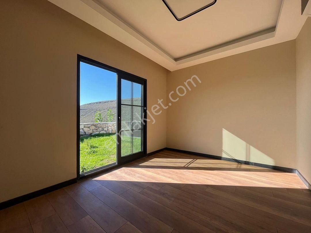 Akyalar, Bağla Koyu Deniz Manzaralı Tam Müstakil Satılık Villa - Görsel 8