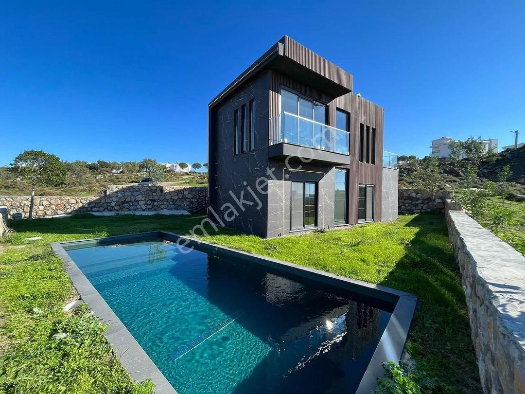 Akyalar, Bağla Koyu Deniz Manzaralı Tam Müstakil Satılık Villa