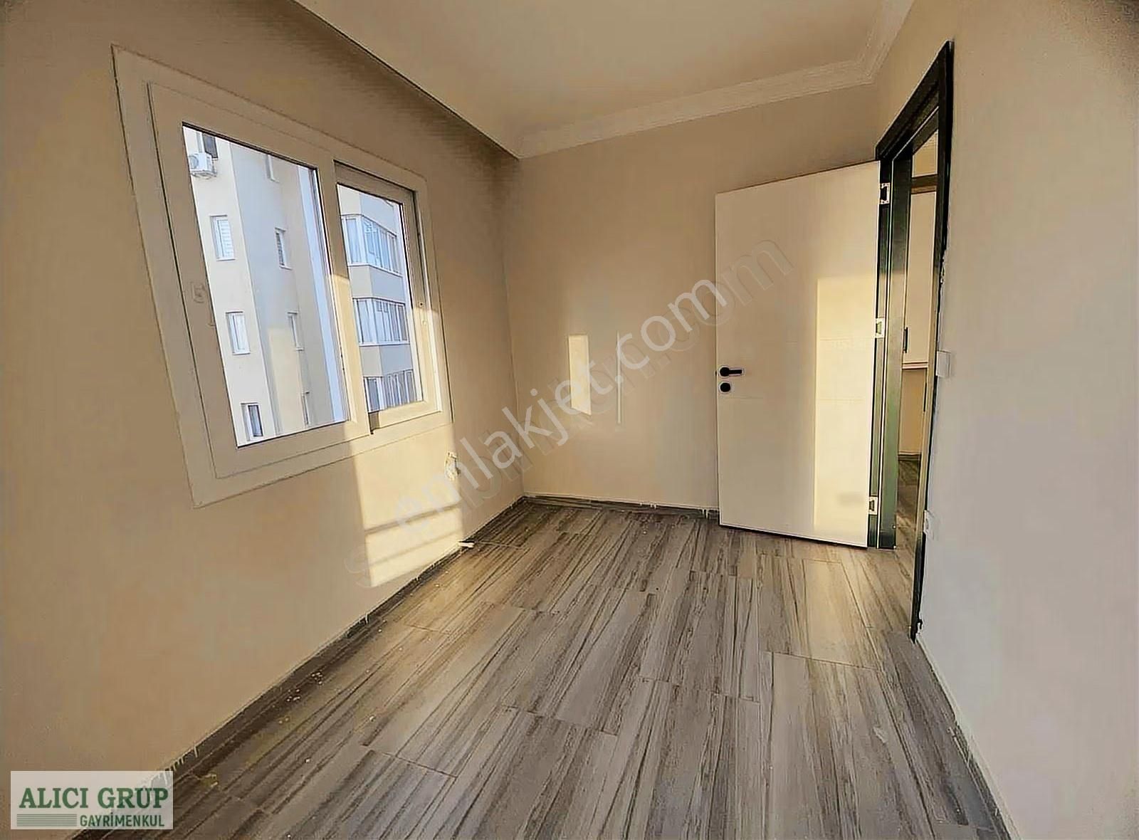 1+1 Satılık Btu Yanı Cadde Üzerinde,iskanlı- Hasarsız - Görsel 8