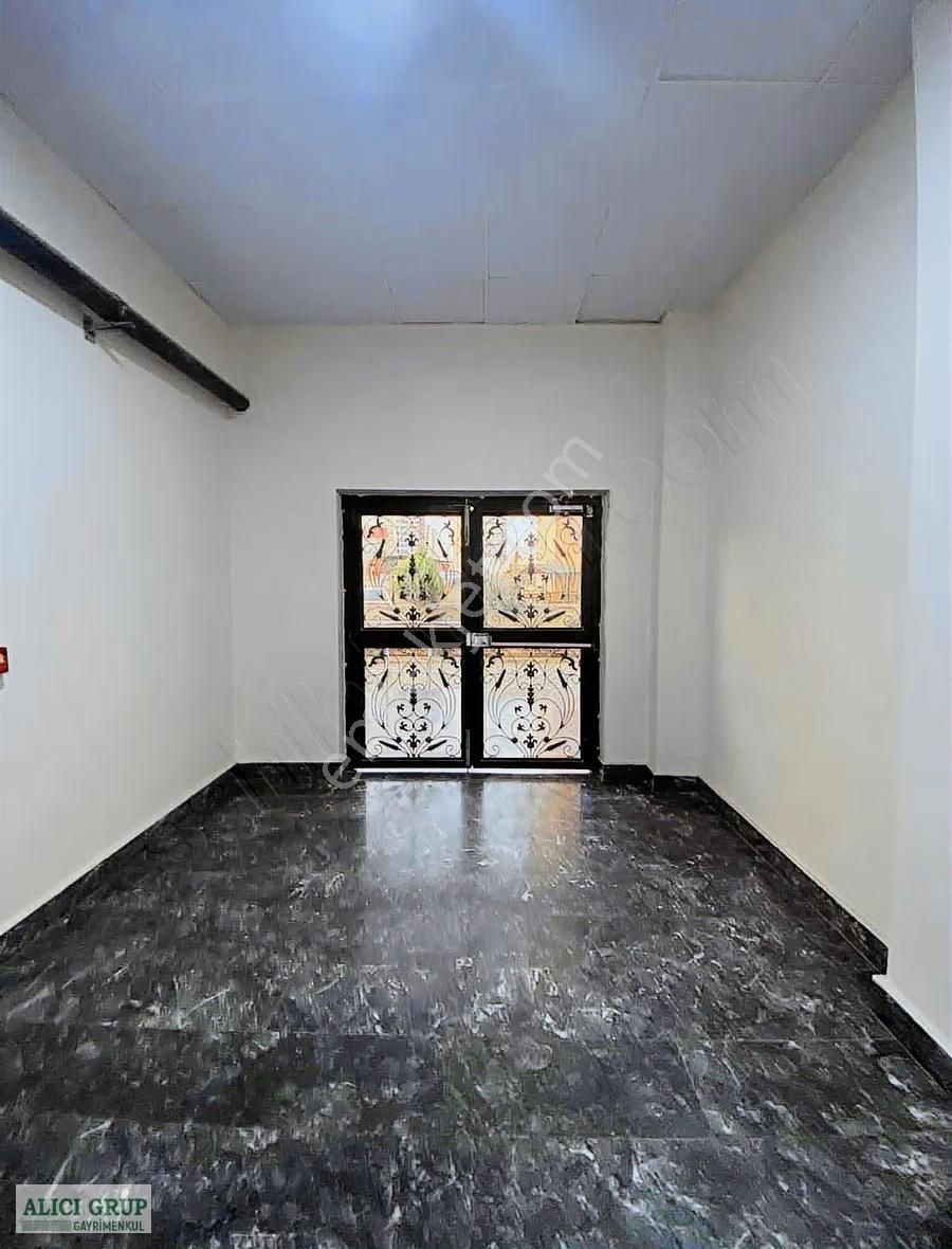 1+1 Satılık Btu Yanı Cadde Üzerinde,iskanlı- Hasarsız - Görsel 3