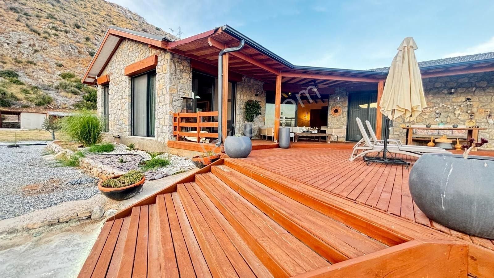 Çökertme Sahilinde Tam Müstakil 3+1 Özel Havuzlu Taş Villa Ve Arsası - Görsel 3