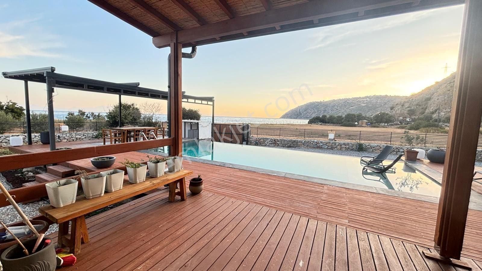 Çökertme Sahilinde Tam Müstakil 3+1 Özel Havuzlu Taş Villa Ve Arsası - Görsel 31