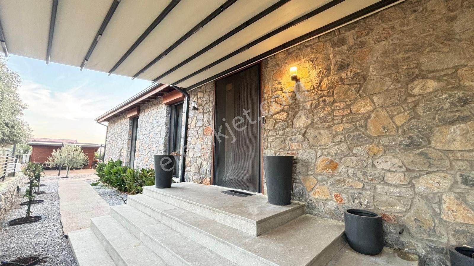 Çökertme Sahilinde Tam Müstakil 3+1 Özel Havuzlu Taş Villa Ve Arsası - Görsel 2