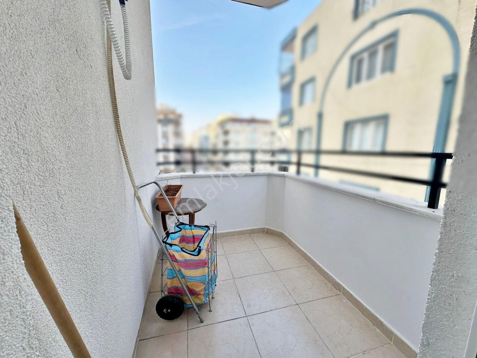 Belkız'da Geniş Oturumlu 3 Balkonlu Masrafsız Lüx 3+1 Daire - Görsel 11