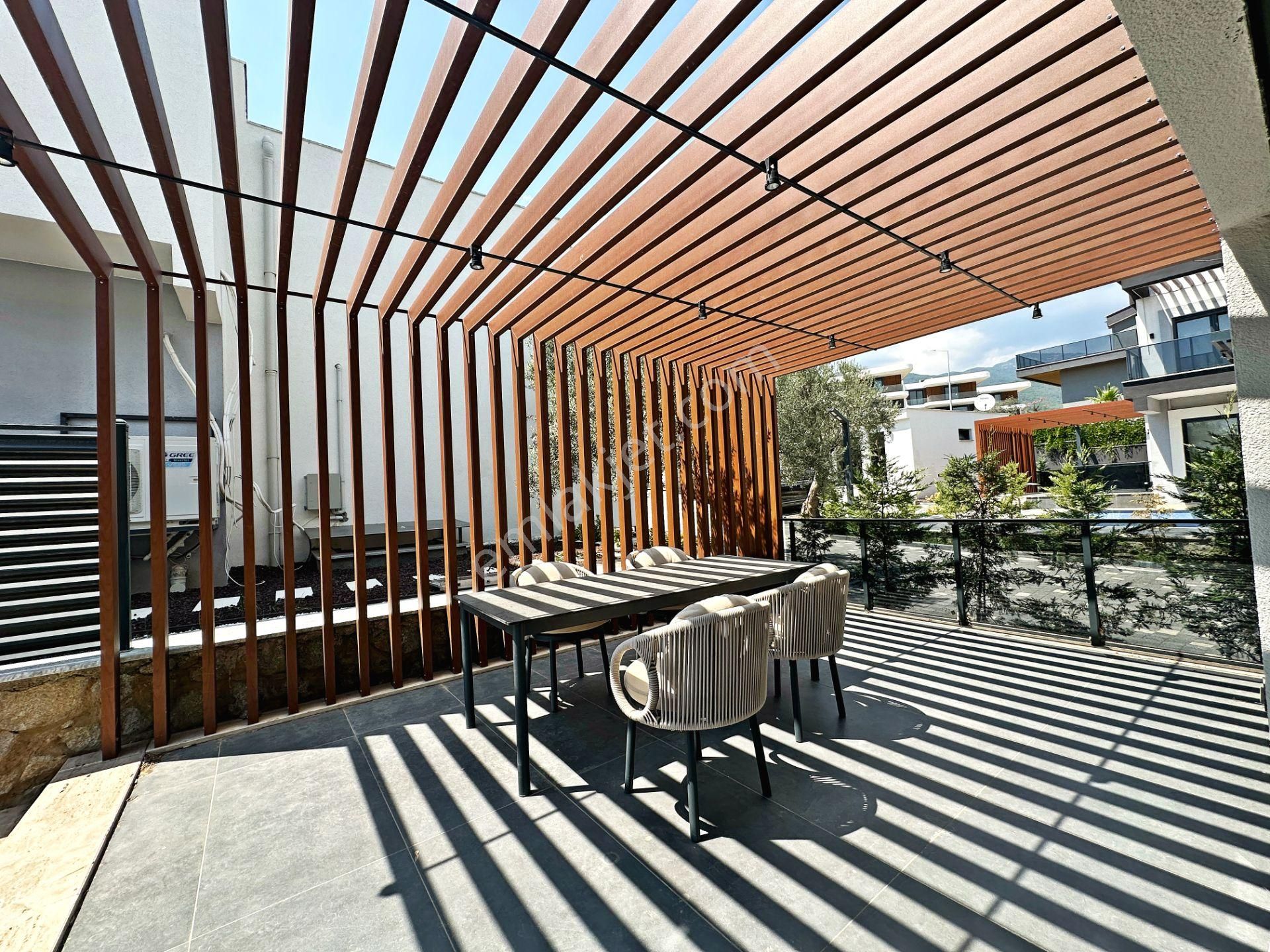 Herkes Bu Villayı Konuşuyor !! Bölgede Tek ! Güre'nin Eşsiz Doğasında 455 M² Brüt 5+1 Satılık Villa - Görsel 4