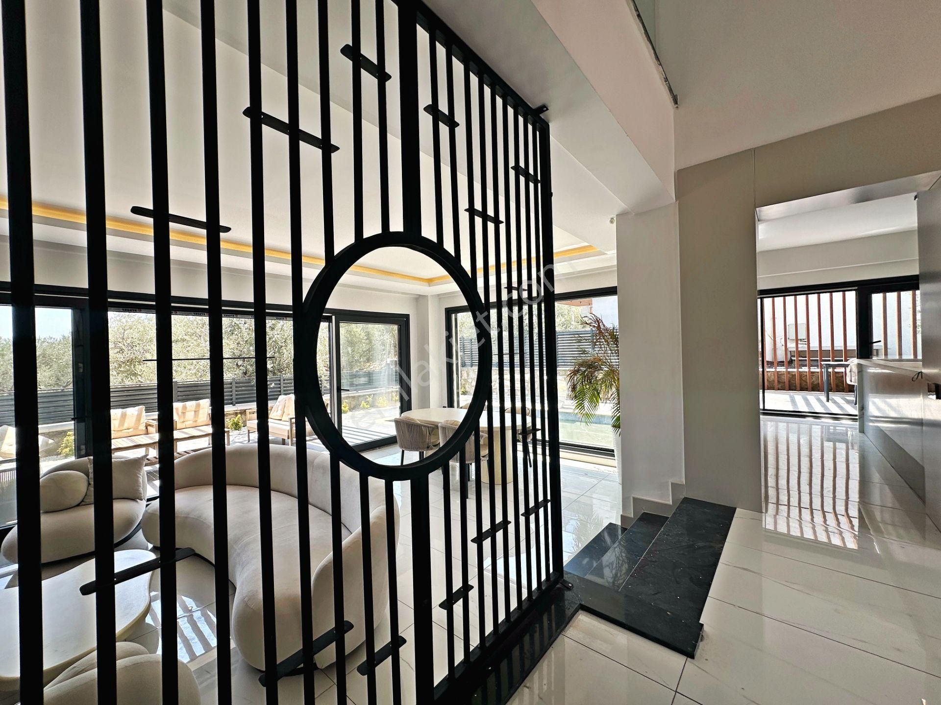 Herkes Bu Villayı Konuşuyor !! Bölgede Tek ! Güre'nin Eşsiz Doğasında 455 M² Brüt 5+1 Satılık Villa - Görsel 3