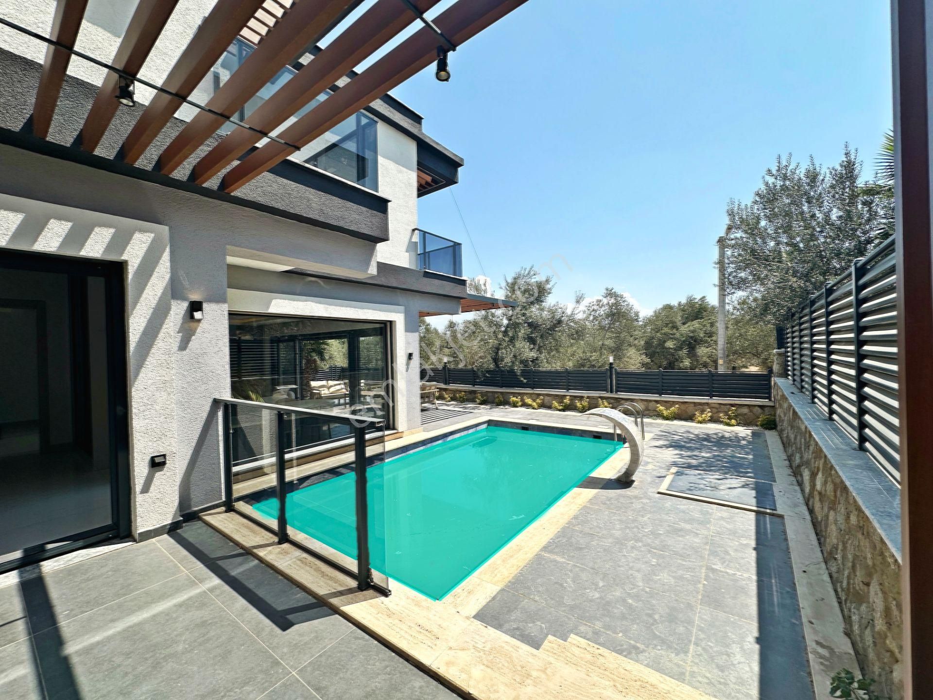 Herkes Bu Villayı Konuşuyor !! Bölgede Tek ! Güre'nin Eşsiz Doğasında 455 M² Brüt 5+1 Satılık Villa - Görsel 6