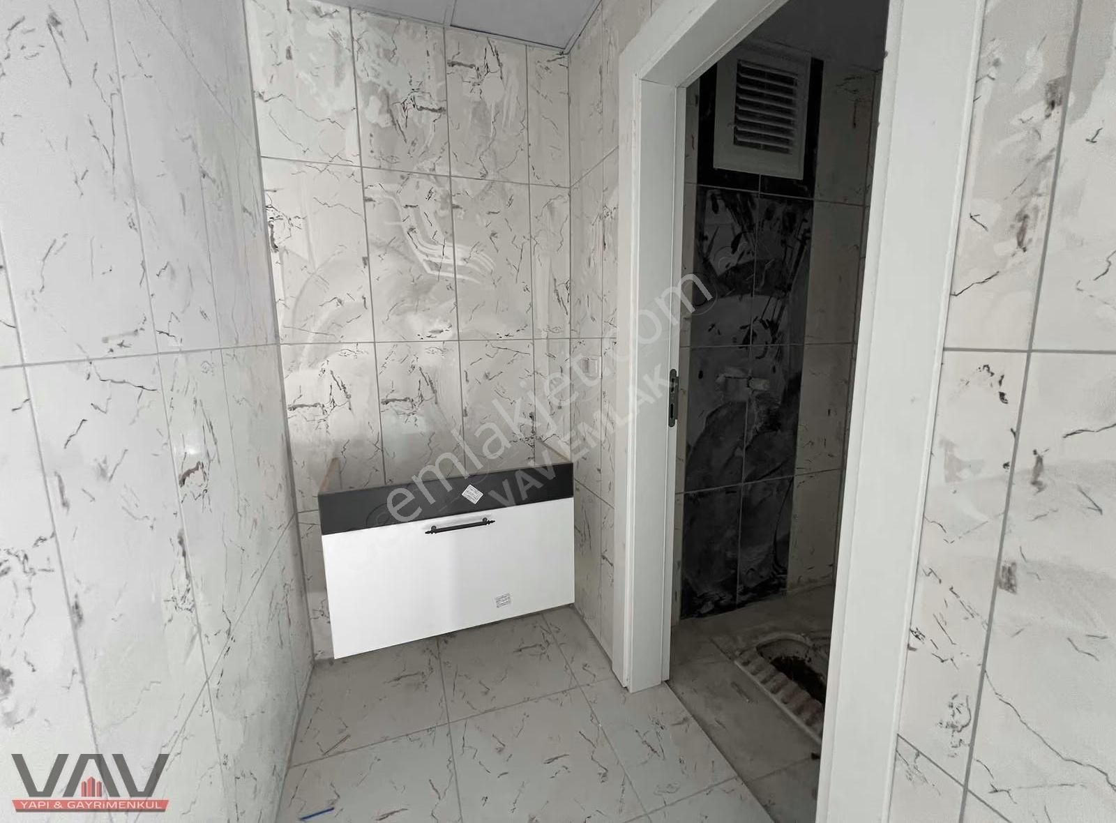 Bahçeşehirde 3+1 Site İçi Lüks Sıfır Ferah Daire - Görsel 3