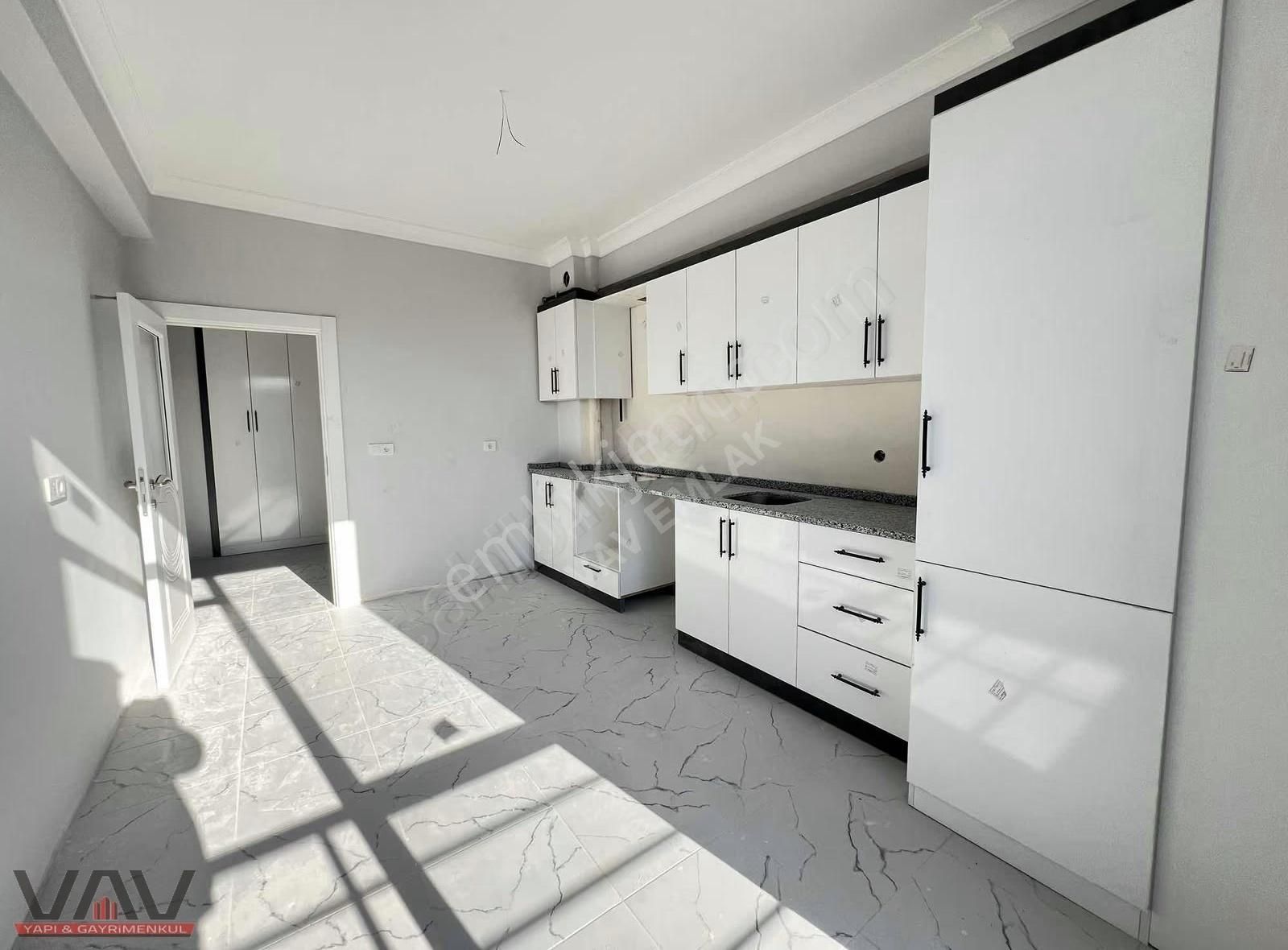 Bahçeşehirde 3+1 Site İçi Lüks Sıfır Ferah Daire - Görsel 6