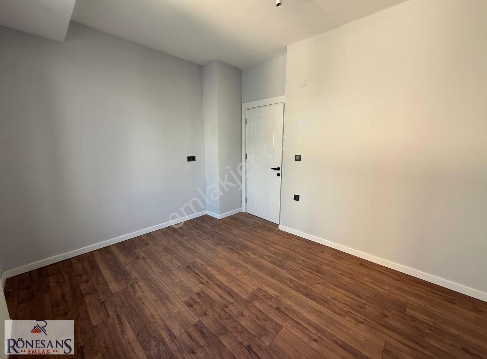 Rönesans Emlaktan Ulaşıma Yakın Satılık 1+1 Daire - Görsel 10