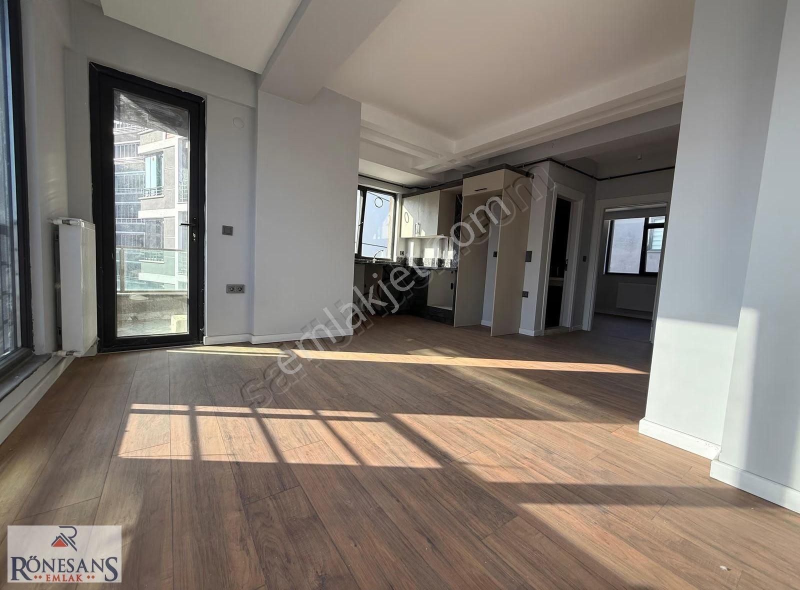 Rönesans Emlaktan Ulaşıma Yakın Satılık 1+1 Daire - Görsel 15