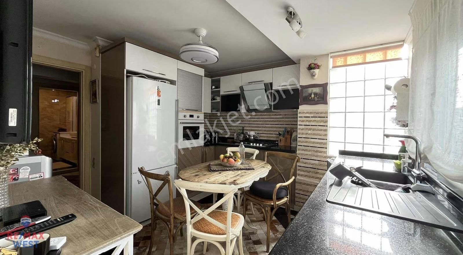 Karşıyaka Aksoy Palmiye Sokak Satılık Tadilatlı 3+1 Daire - Görsel 24