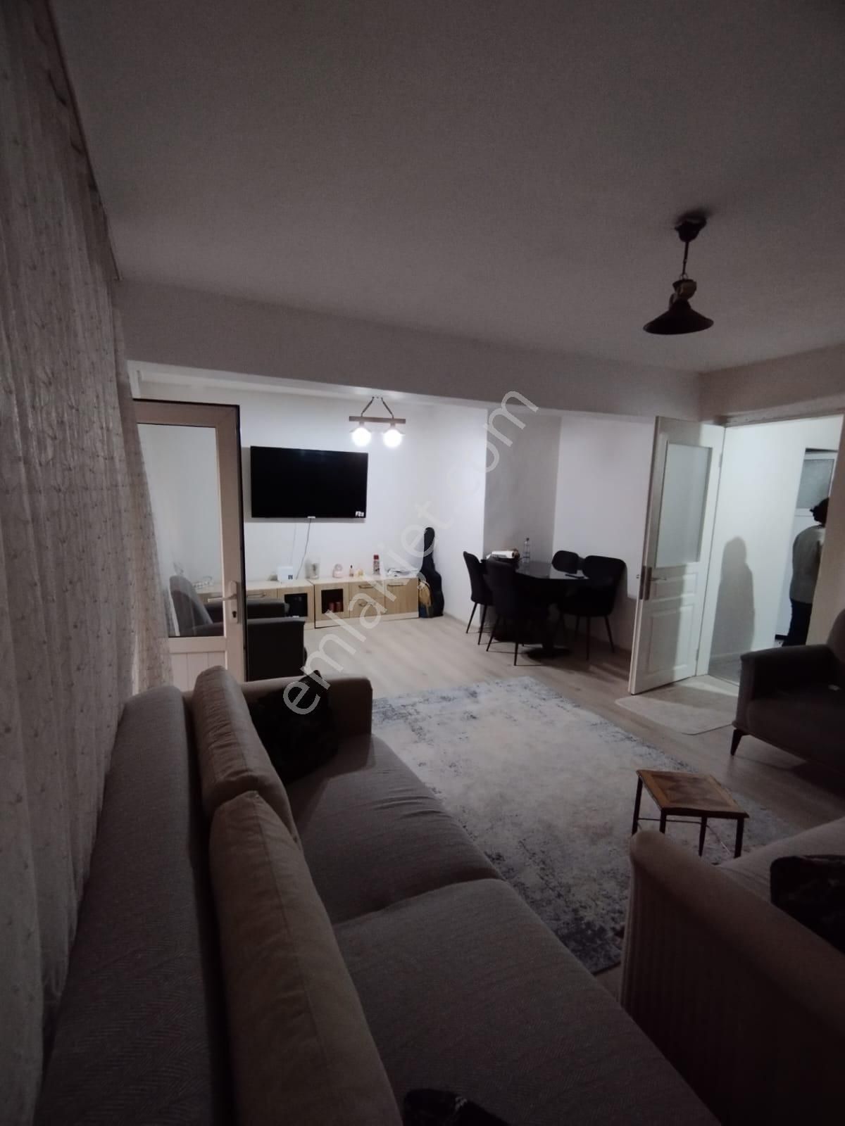 🏡tetik Emlaktan Cumhuriyet Mahallesinde Satılık 2+1 Daire!