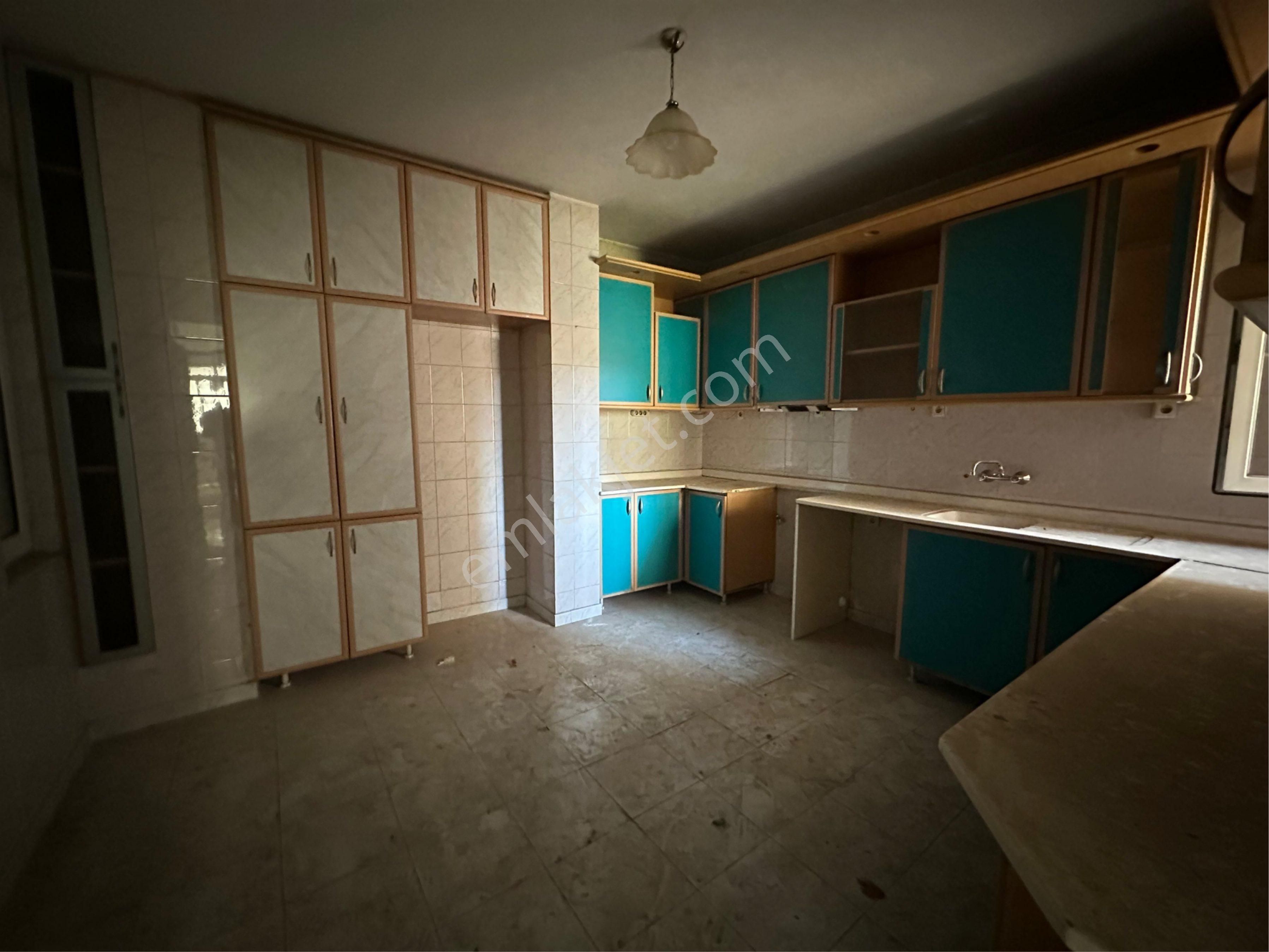 Yuvam Emlaktan Acil Satılık 60. Yılda 2.5 Katlı Mustakil Bina - Görsel 27