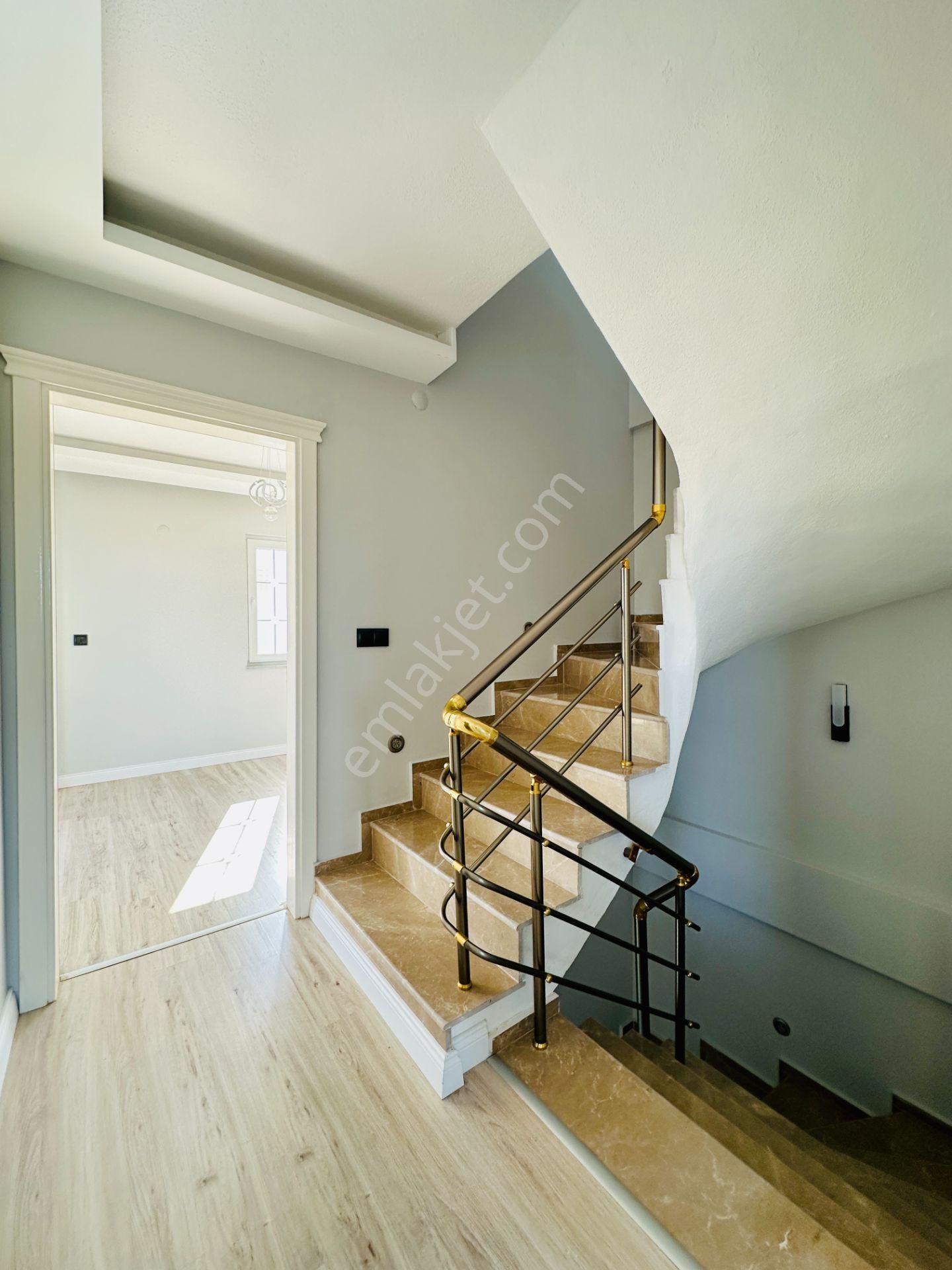 Villacı Onur'dan Altınkumda Satılık. 4+1 Müstakil Bahçeli Villa - Görsel 15