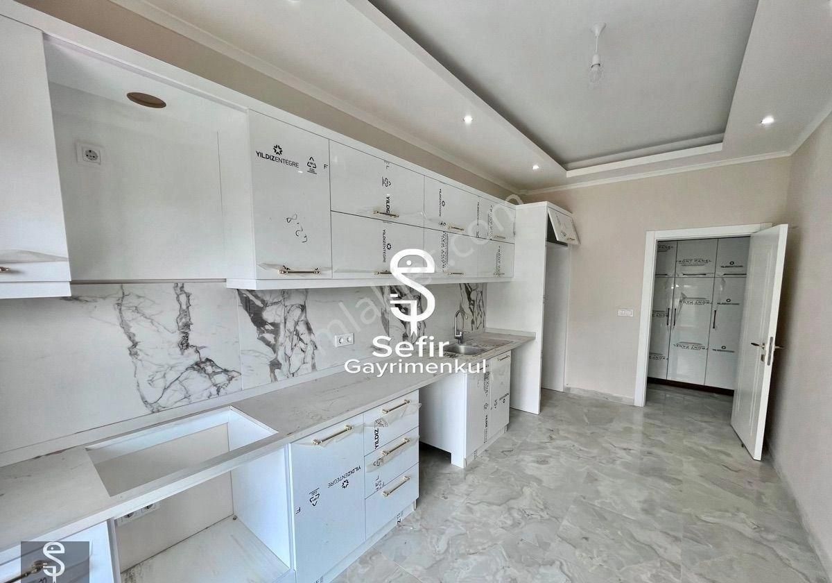 Alanya Oba Çıplaklı'da Satılık 2+1 Havuzlu Sitede Geniş Daire