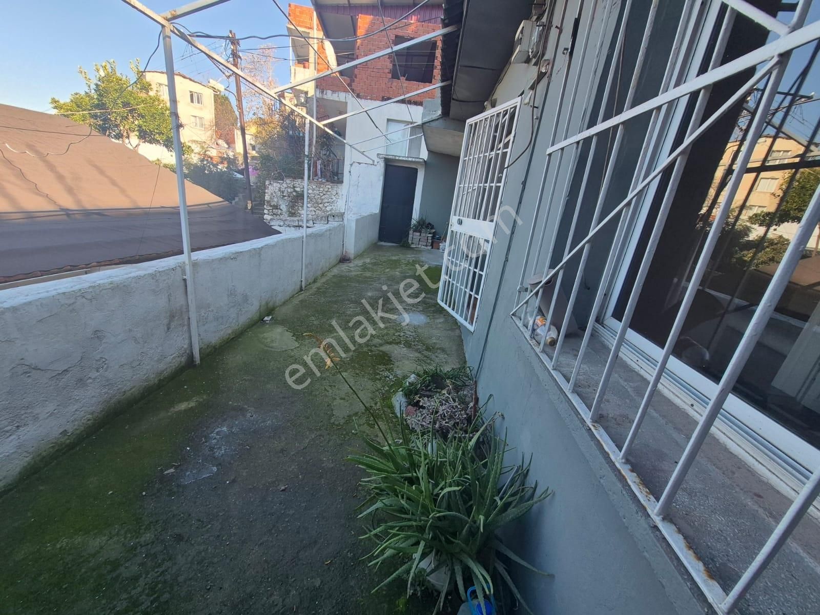 İzmir//konak'da/denizmanzaralı//caddeye 200met.tektapu 111m2/ev