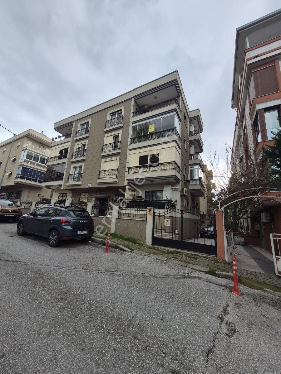 Buca Uçanyolyanı/tünelçıkışı/caddeye 20metre/10yıllık/135m2/3+1