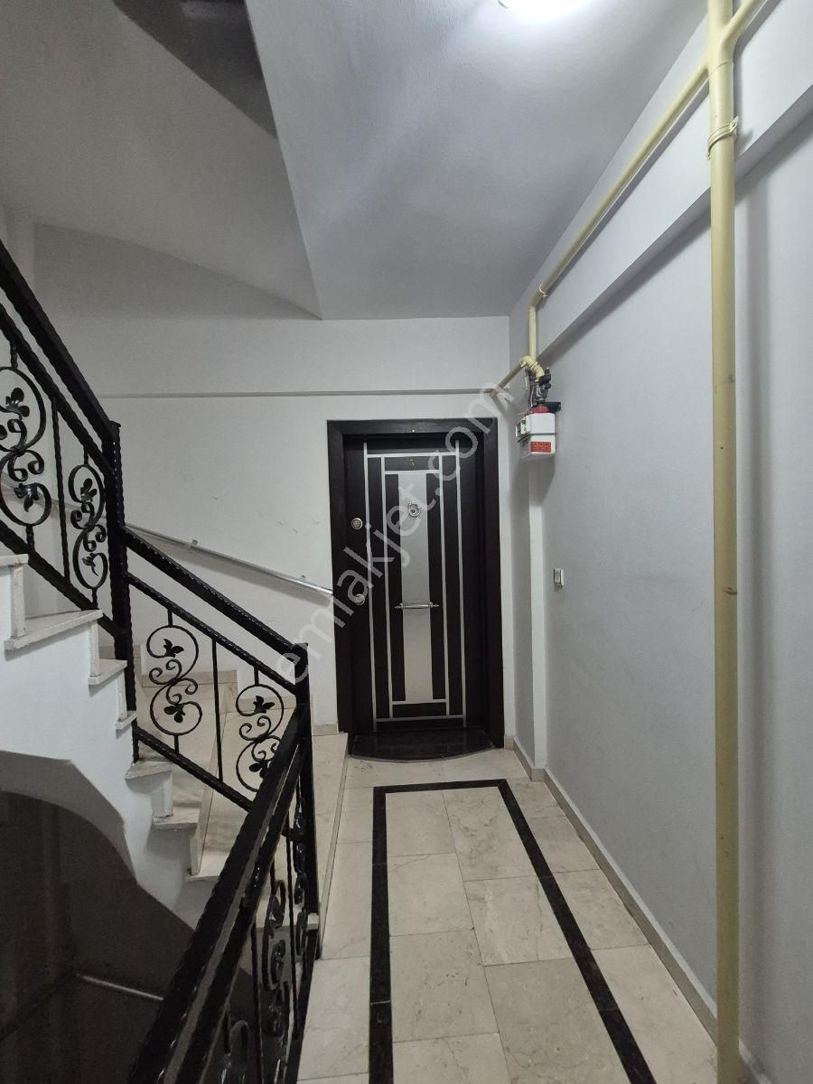 Buca Uçanyolyanı/tünelçıkışı/caddeye 20metre/10yıllık/135m2/3+1 - Görsel 27