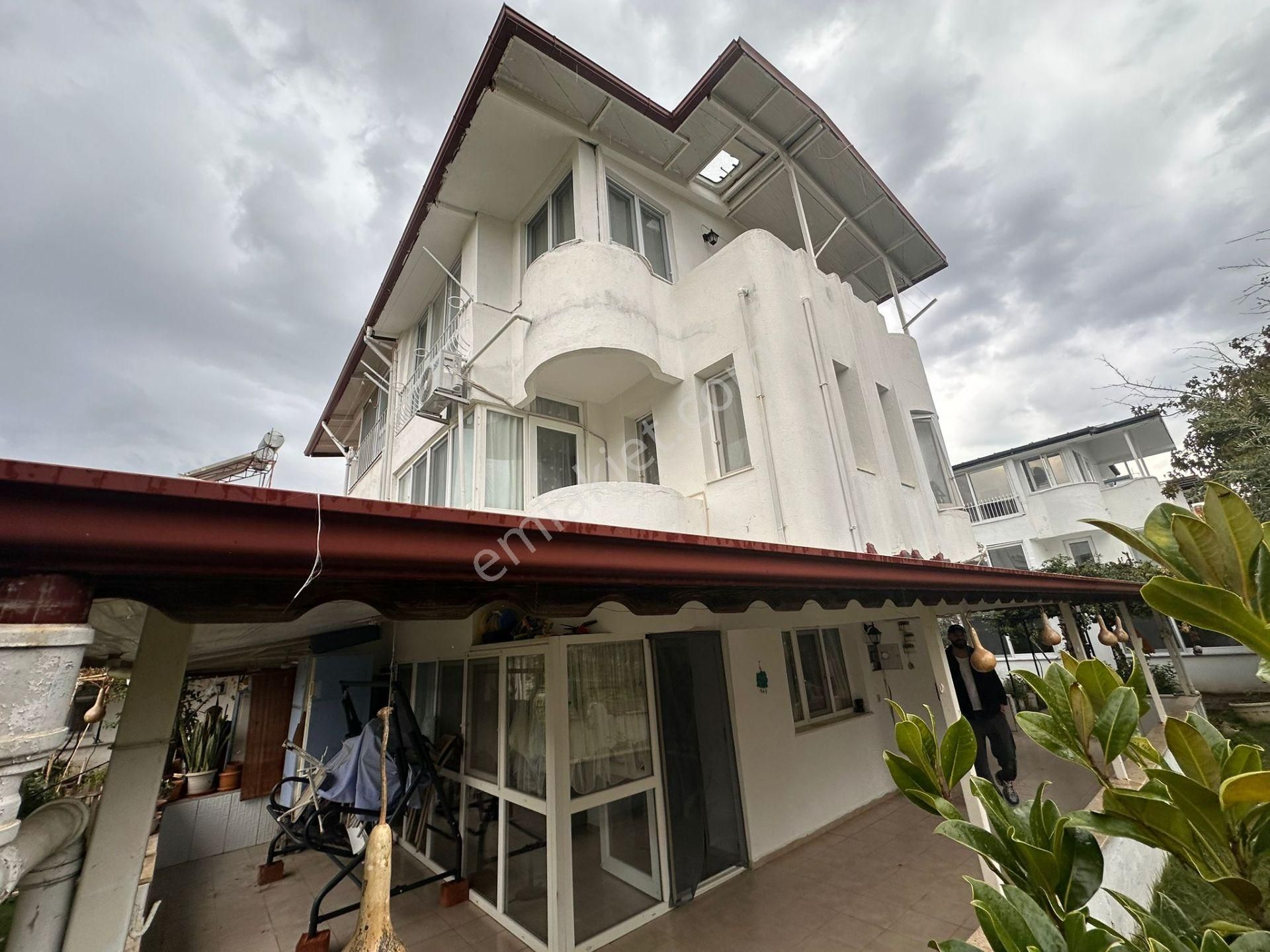 Stop’tan Foça Denize 500m Mesafede Site İçi 3+1 İkiz Villa