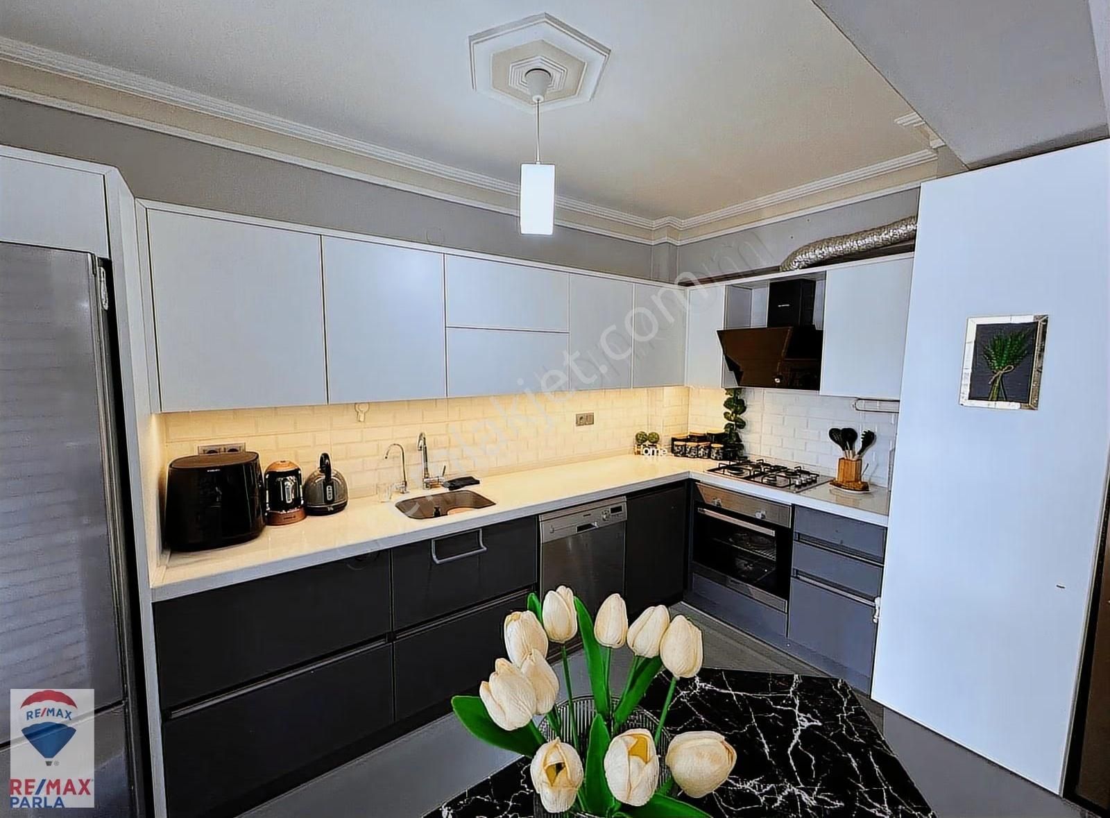 Yeni Mahalle Cağaloğlu 'na Cephe Ara Kat 3+1 Fırsat Acil - Görsel 13