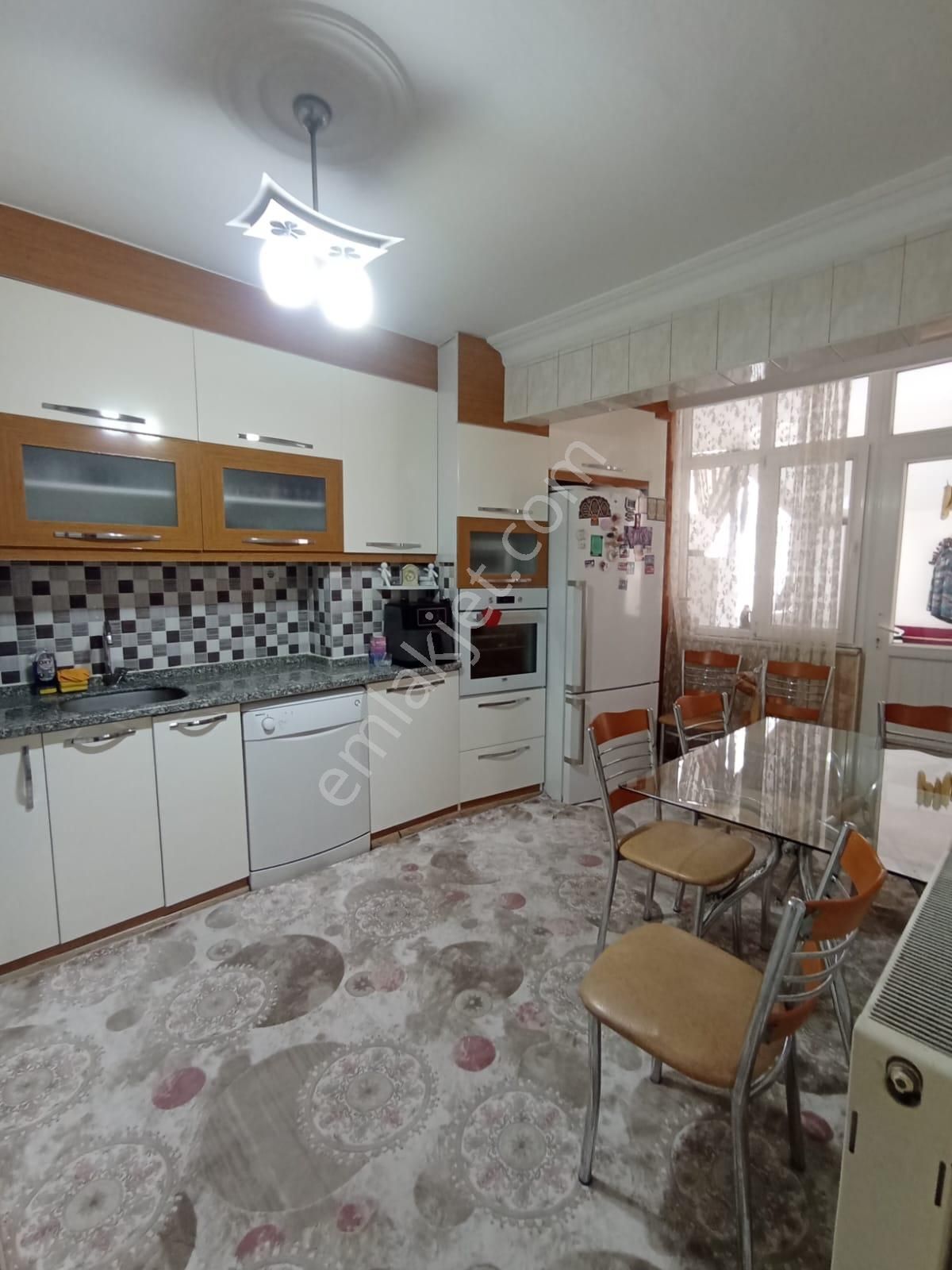 Pelitbağ Mahallesinde Satılık Dairte