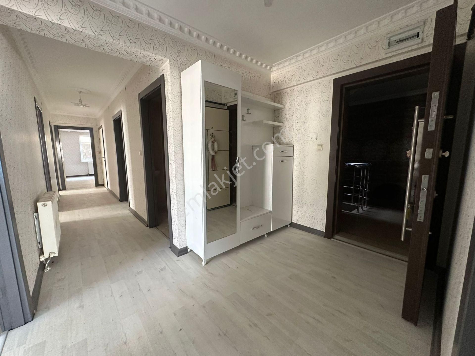 Beşikkaya'da Asansörlü 2.katta 3+1 Satılık Daire !! - Görsel 14