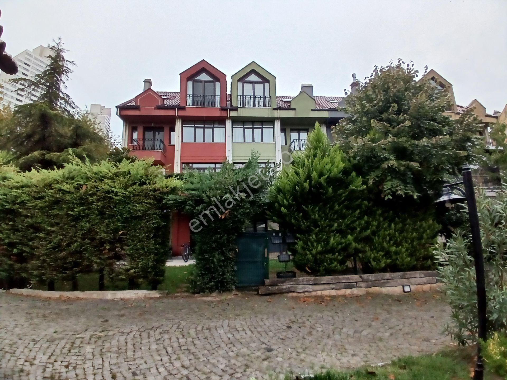 Polat Emlak..elit Sitede, Manzaralı,büyük Bahçeli Villa - Görsel 2