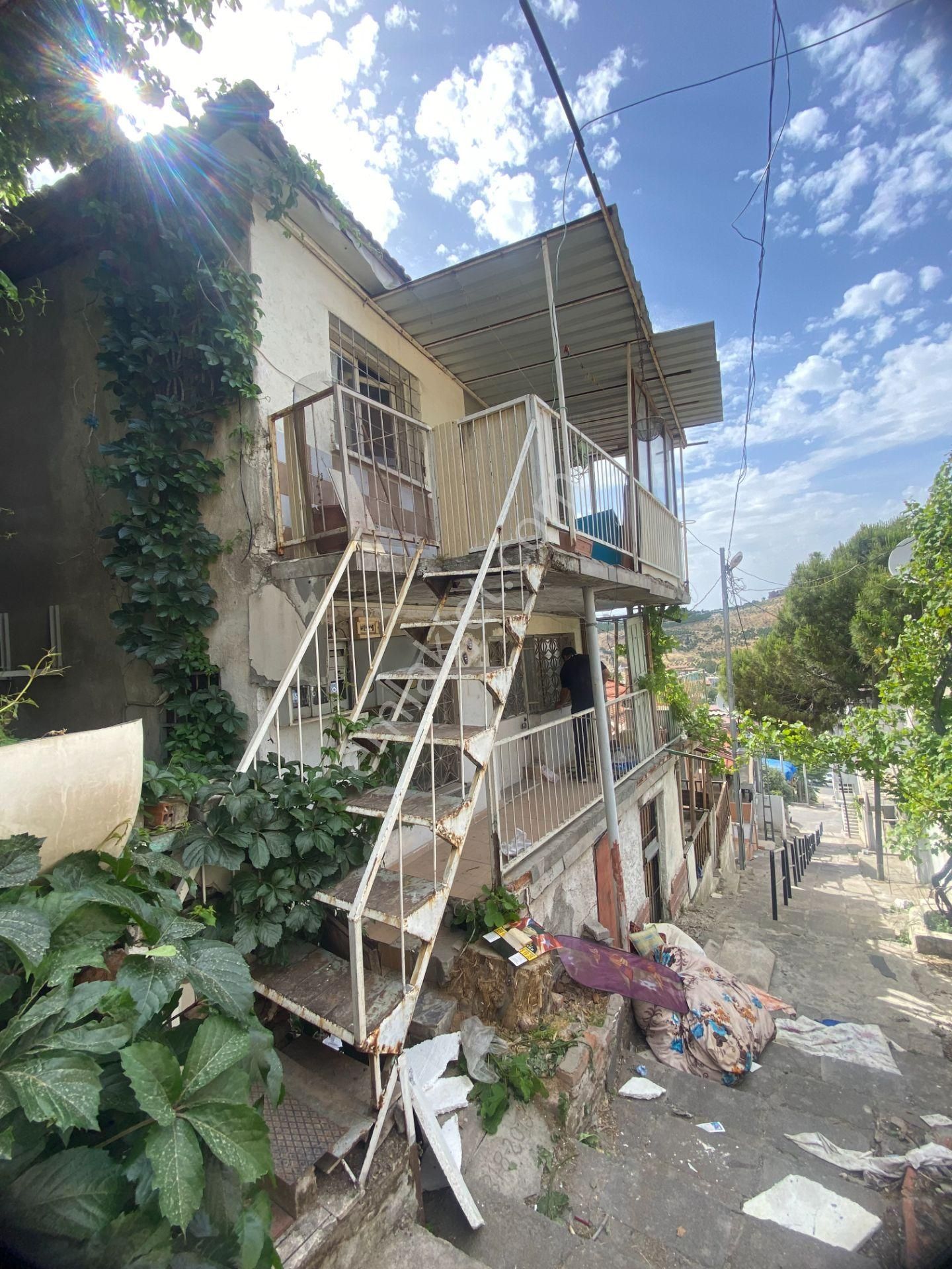 İzmir'konak'da Deniz Manzaralı/1+1fiyatına/2katlı(2+1müstakilev)hisse//tapulu Ev - Görsel 2