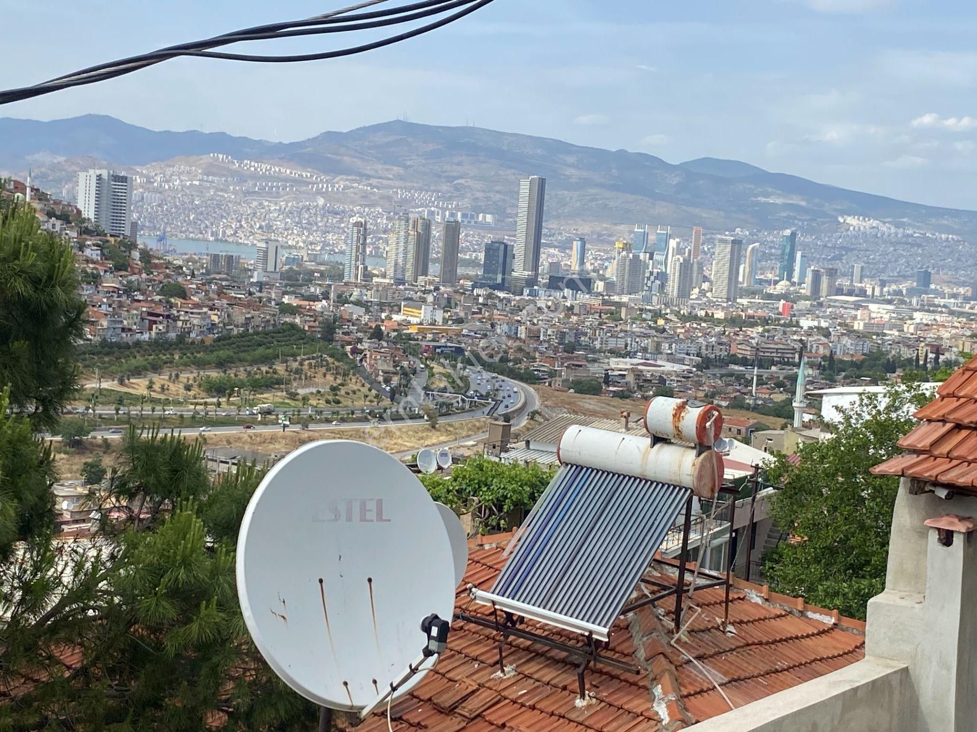 İzmir'konak'da Deniz Manzaralı/1+1fiyatına/2katlı(2+1müstakilev)hisse//tapulu Ev