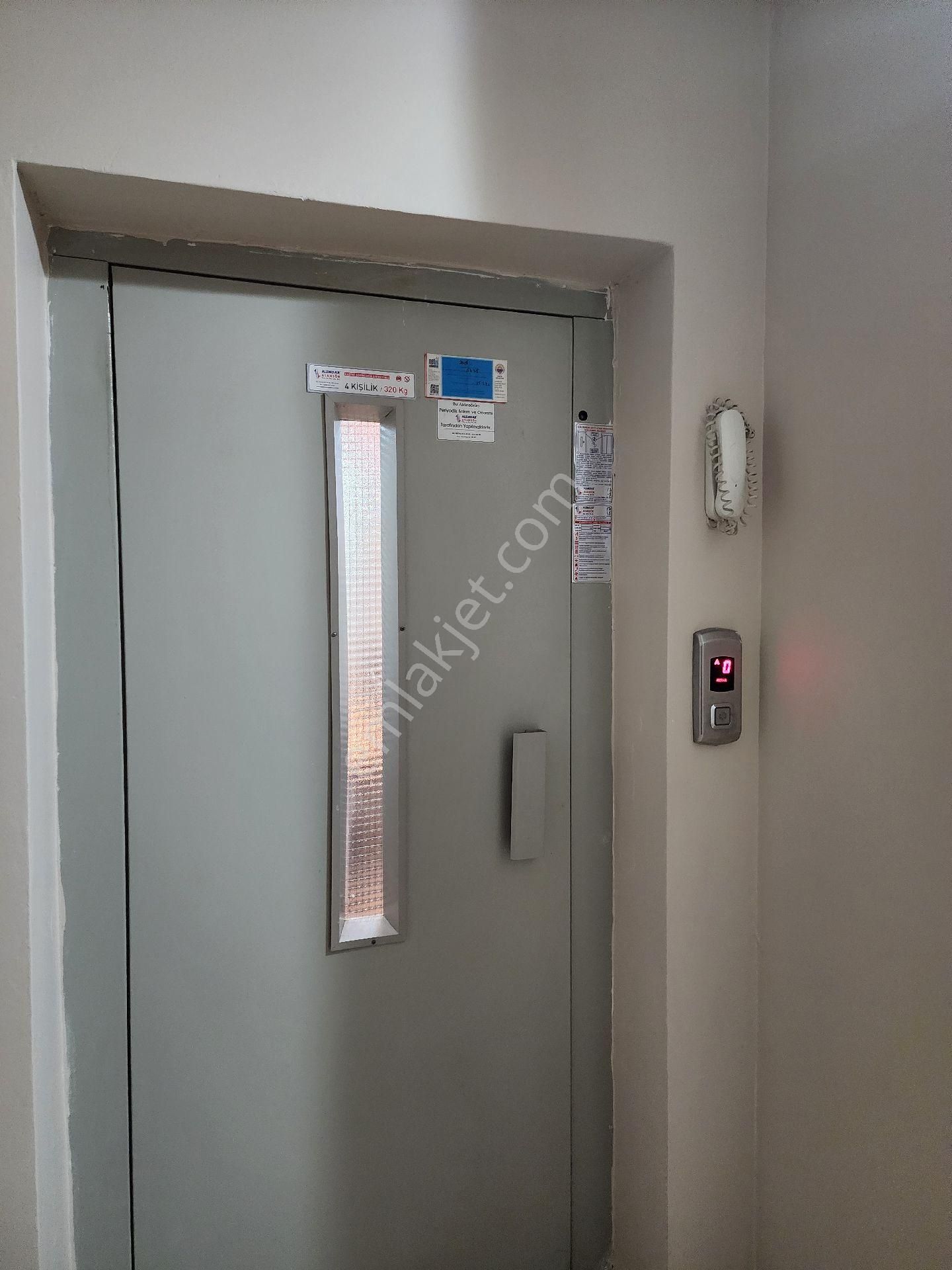 Otoparklı Asansörlü 3+1 10 Yaşında - Görsel 6